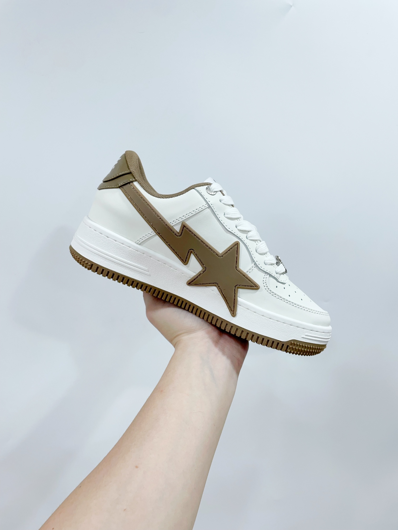 A BATHING APE Sneakers: Classic Models with Great Colors and Value - 图片 5