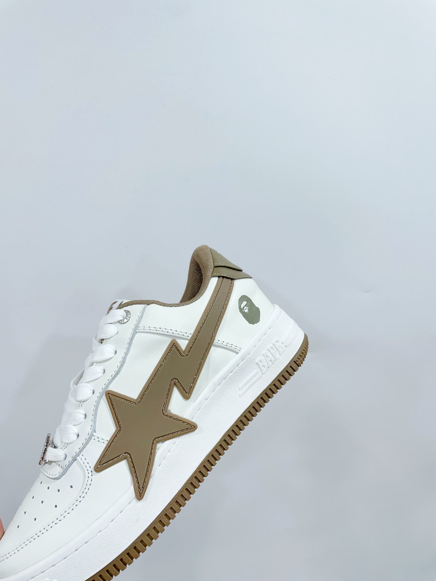 A BATHING APE Sneakers: Classic Models with Great Colors and Value - 图片 6