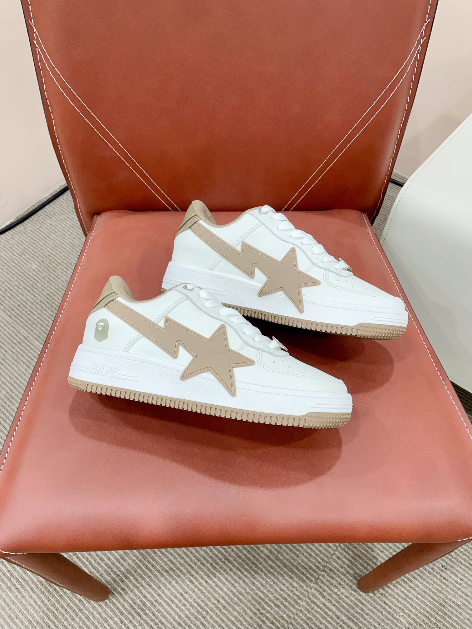 A BATHING APE Sneakers: Classic Models with Great Colors and Value - 图片 2