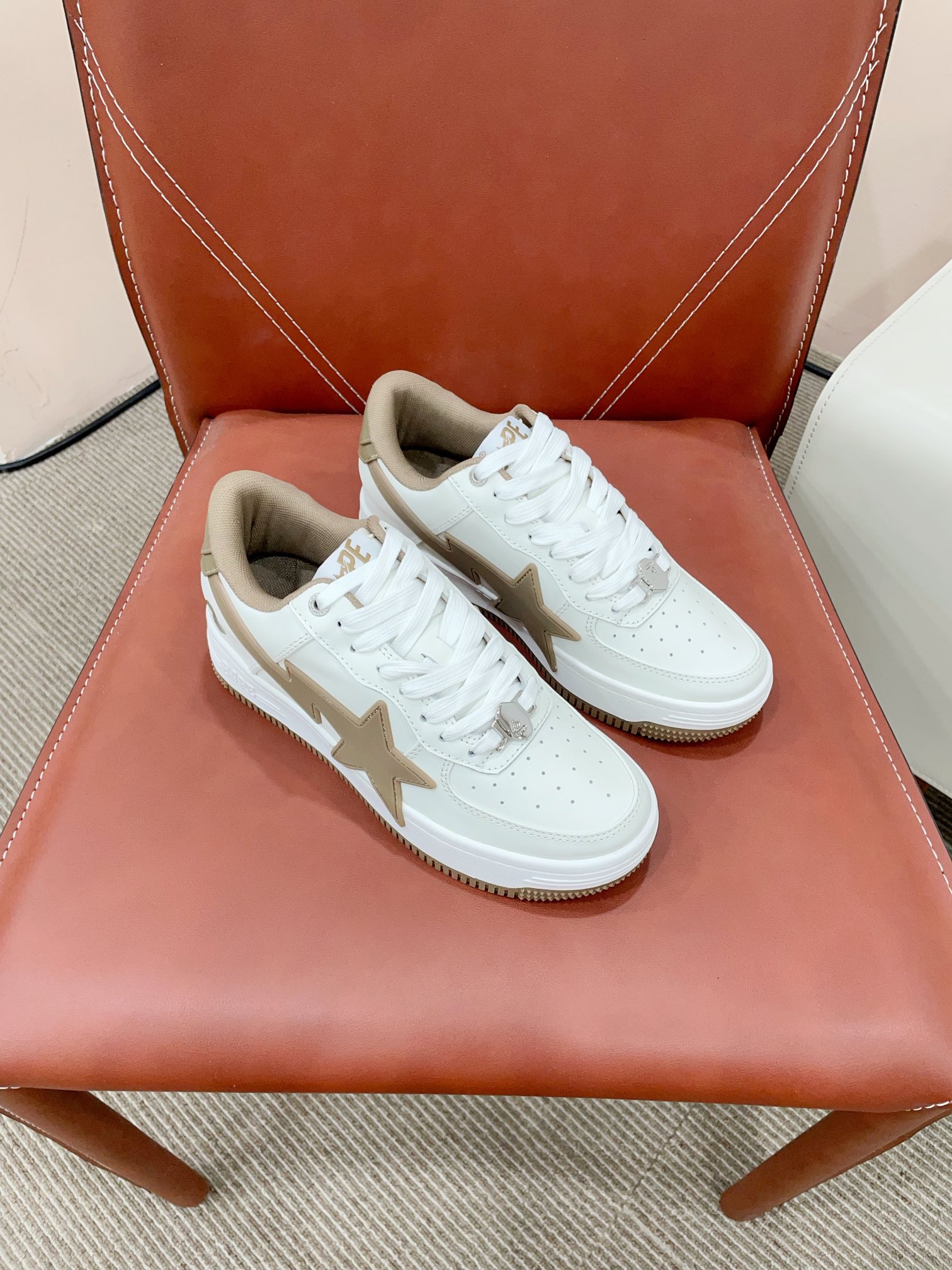 A BATHING APE Sneakers: Classic Models with Great Colors and Value - 图片 3