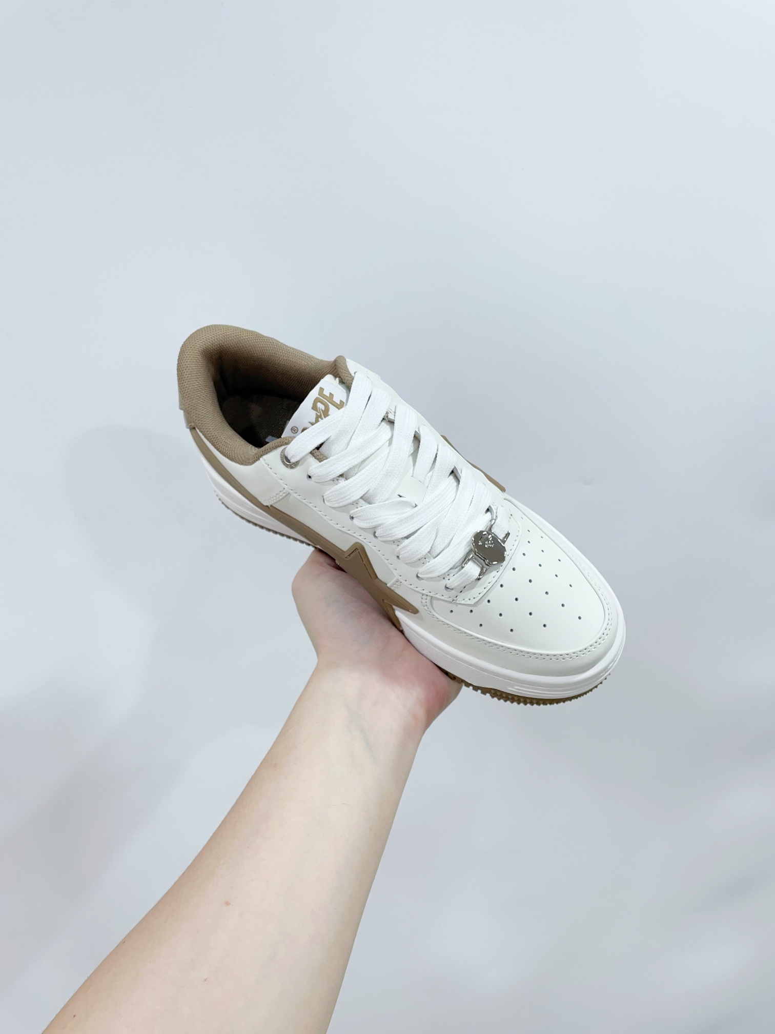 A BATHING APE Sneakers: Classic Models with Great Colors and Value - 图片 4