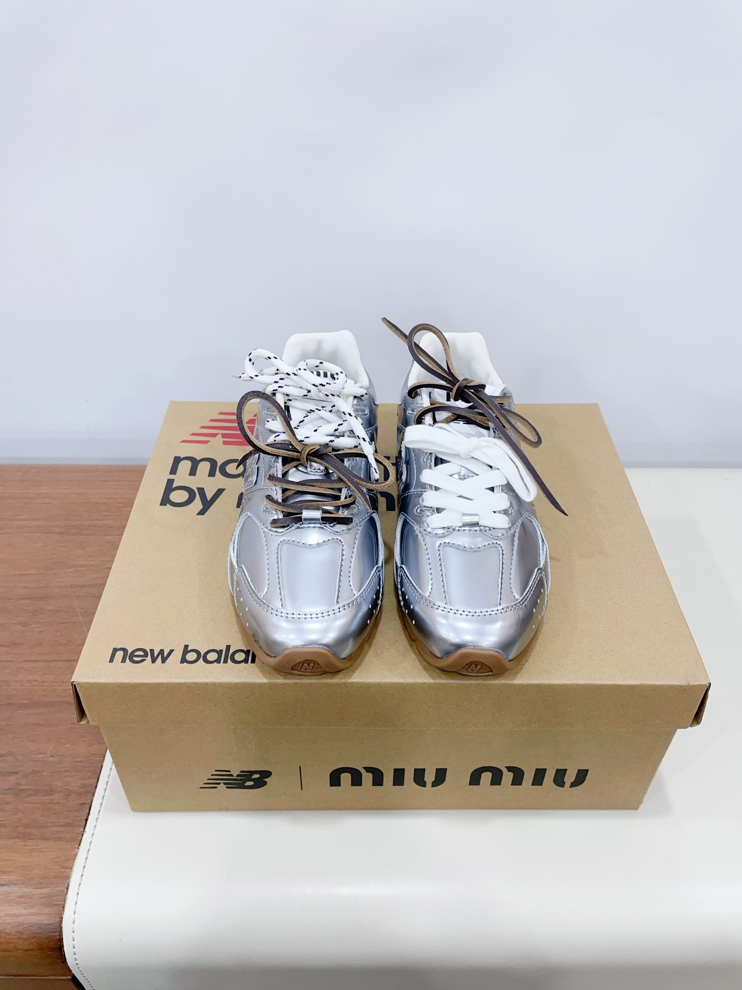NO:129960,Price Miumi* x New Balanc* Co-branded NB sneakers This model has been blown up online!  Super retro is in my heart. The new season's trend elements are presented in the style of two-color shoelaces - appropriate 