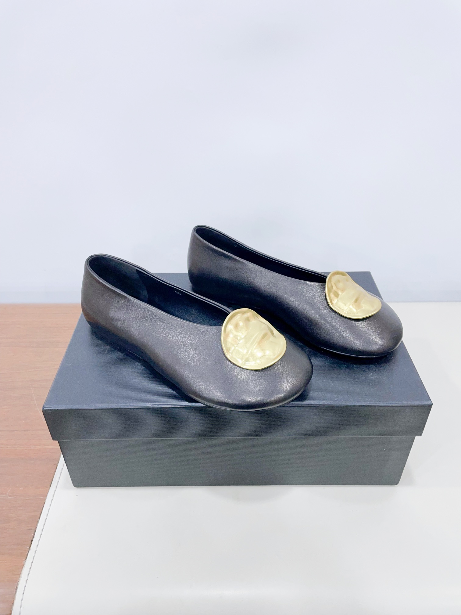 P700 Retro Roundhead Ballet Shoes: Sheepskin, Metal Buttons, Top Quality