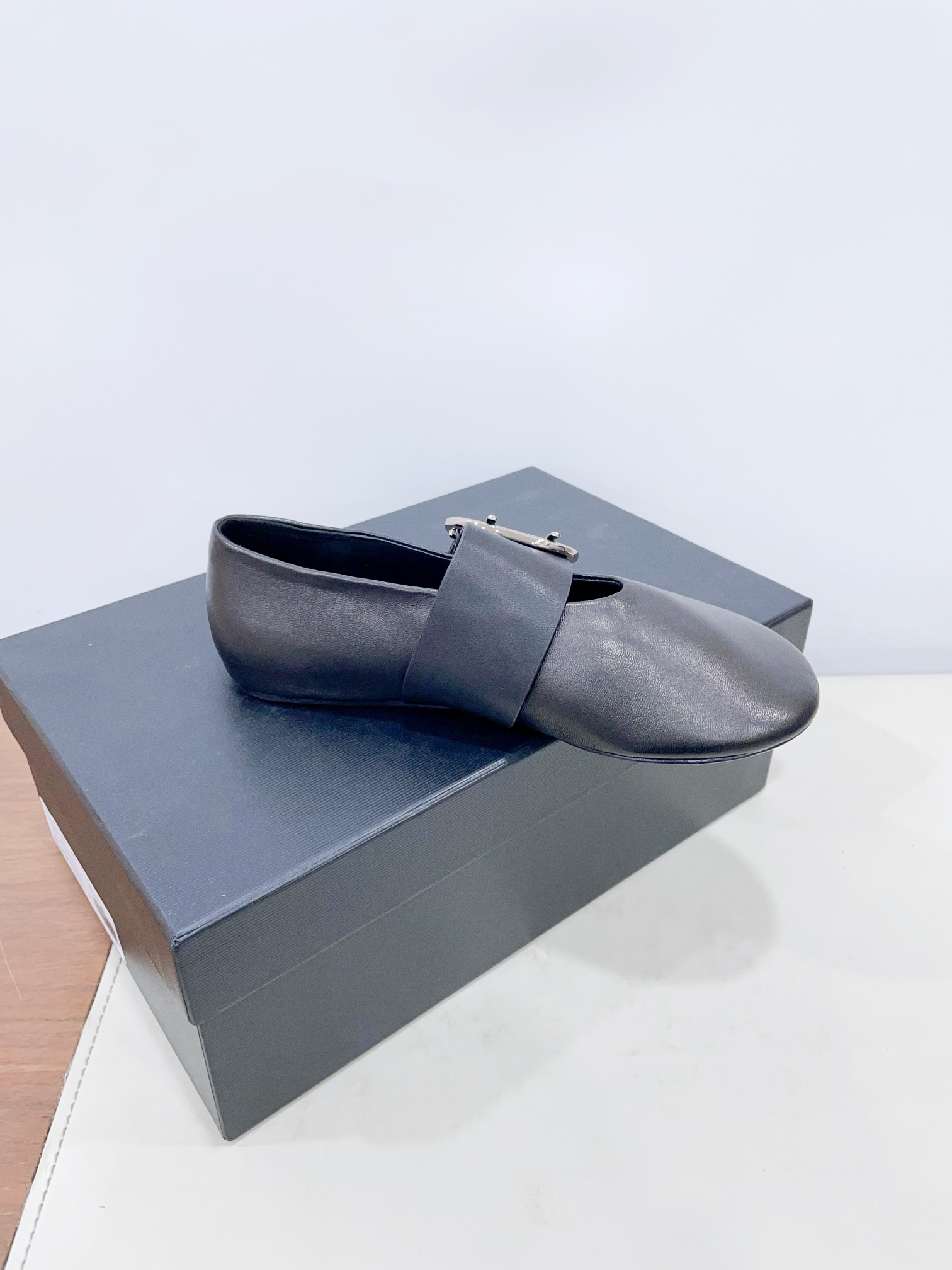 “Retro Sheepskin Ballet Shoes: P700 with Metal Buttons, Top Quality” - 图片 9
