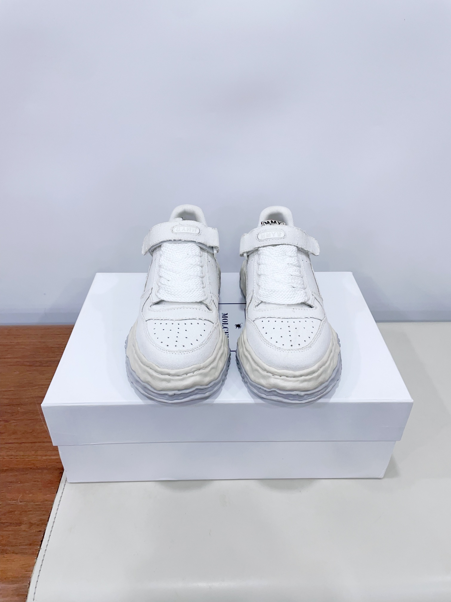 NO:493779,Price (men's size) MMY Mihara Yasuhiro dissolves the classic personality of the shoes and adds cowhide design. This pair of shoes perfectly integrates personality and fashion. The moment you put on your feet, the street trend is full, and every step is unruly, and the overall feeling is more textured!  The 4.5CM thick-soled design instantly turns into long legs!  Original mold reproduction. The upper is made of imported canvas with super texture/top layer cowhide. The inner lining is top-grade breathable and cloth. Secondary molding irregular outsole. Anti-slip and wear-resistant. 35-40 women. 39-45 men (40 women and 45 men are customized for non-return and exchange). Extreme cost-effectiveness, no bargaining., casual shoes/sports shoes, mmy, sneakers, cowhide19860909Price（男码） MMY三原康裕溶解鞋经典个性再添加牛皮设计,这双板鞋将个性与时尚完美融合.上脚瞬间,街头潮流感拉满,每一步都踏出不羁态度,整体感觉更有质感！4.5CM的厚底设计秒变大长腿！ 原版开模复刻. 鞋面采用进口帆布超有质感/头层牛皮 内里采用顶级透气布里 二次成型不规则大底 防滑耐磨 35-40女 39-45男（40女45男定做不退换） 极致性价比,不议价.,休闲鞋/运动鞋,mmy,sneakers,cowhide,Women's Shoes