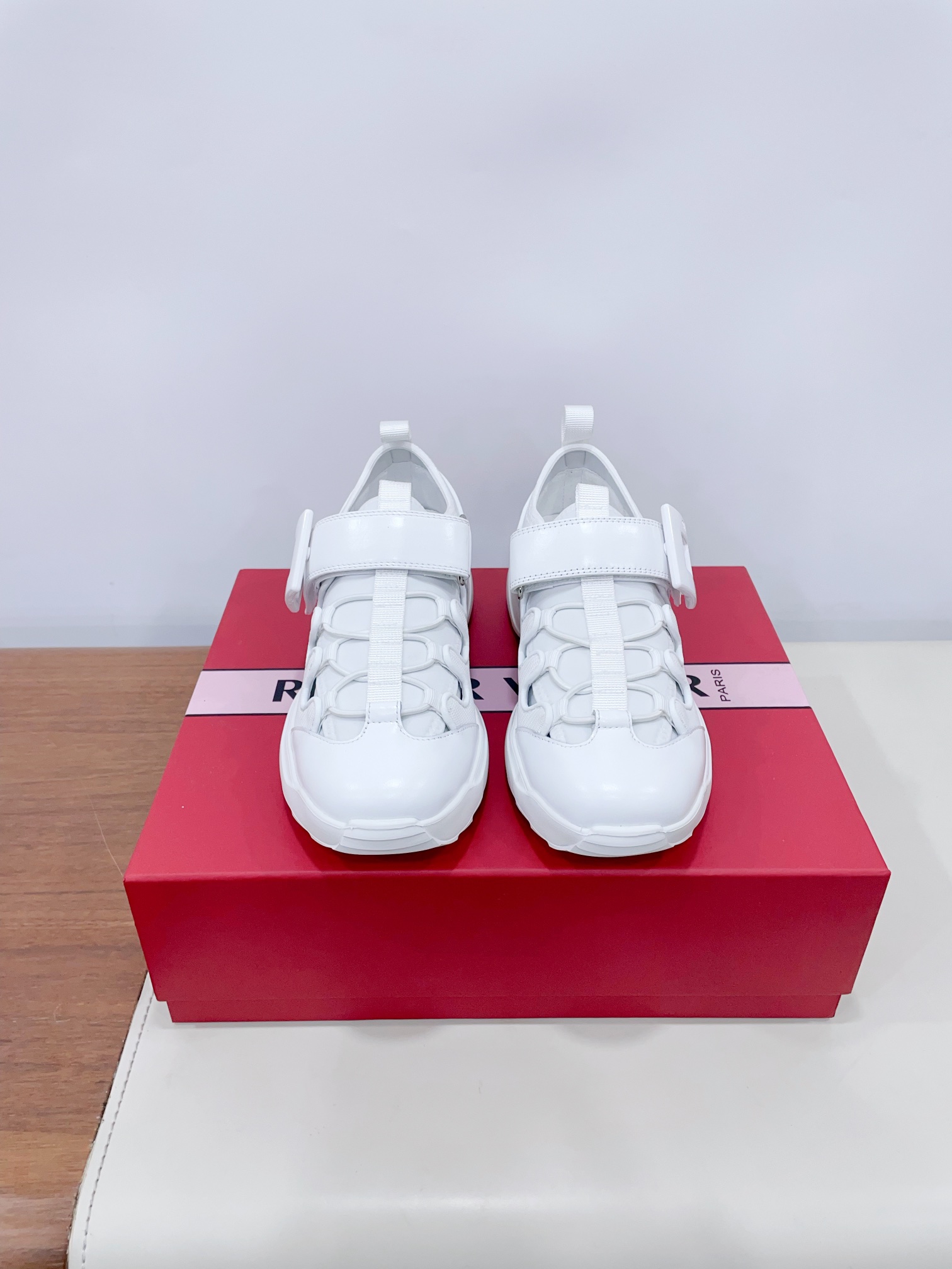 NO:493759,Price *The new viv run series sports shoes in the counter are top-notch and new, and the top-notch products are recognized for purchasing agents!  Production from a Taiwanese-funded factory!  A high-end style sponge shoes, not only light and comfortable, but also sporty and running!  7CM sponge cake bottom increases long legs and feet comfortably, and it is full of high-end feeling when paired with various styles!  Imported upper imported breathable air flying weaving inner lining: sheepskin inner lining + footbed sheepskin, original mold opening Tpu non-slip sole, delivery luxury latest counter synchronous packaging 35-40 women (customized for 40 women, no return or exchange) Extreme cost-effectiveness, no bargaining., casual shoes/sports shoes, sneakers, sheepskin19860909Price *专柜新款viv run系列运动鞋顶级上新 认准代购级别顶货！台资工厂出品！气质高级的一款松糕鞋,不仅轻便舒适而且运动跑步都可！7CM松糕底增长大长腿上脚舒适满分,搭配各类风格高级感满满！ 鞋面进口进口透气航空飞织 内里: 羊皮内里+垫脚羊皮 大底原版开模Tpu防滑大底 配送豪华最新专柜同步包装 35-40女（40女定做不退换） 极致性价比,不议价.,休闲鞋/运动鞋,sneakers,sheepskin,Women's Shoes