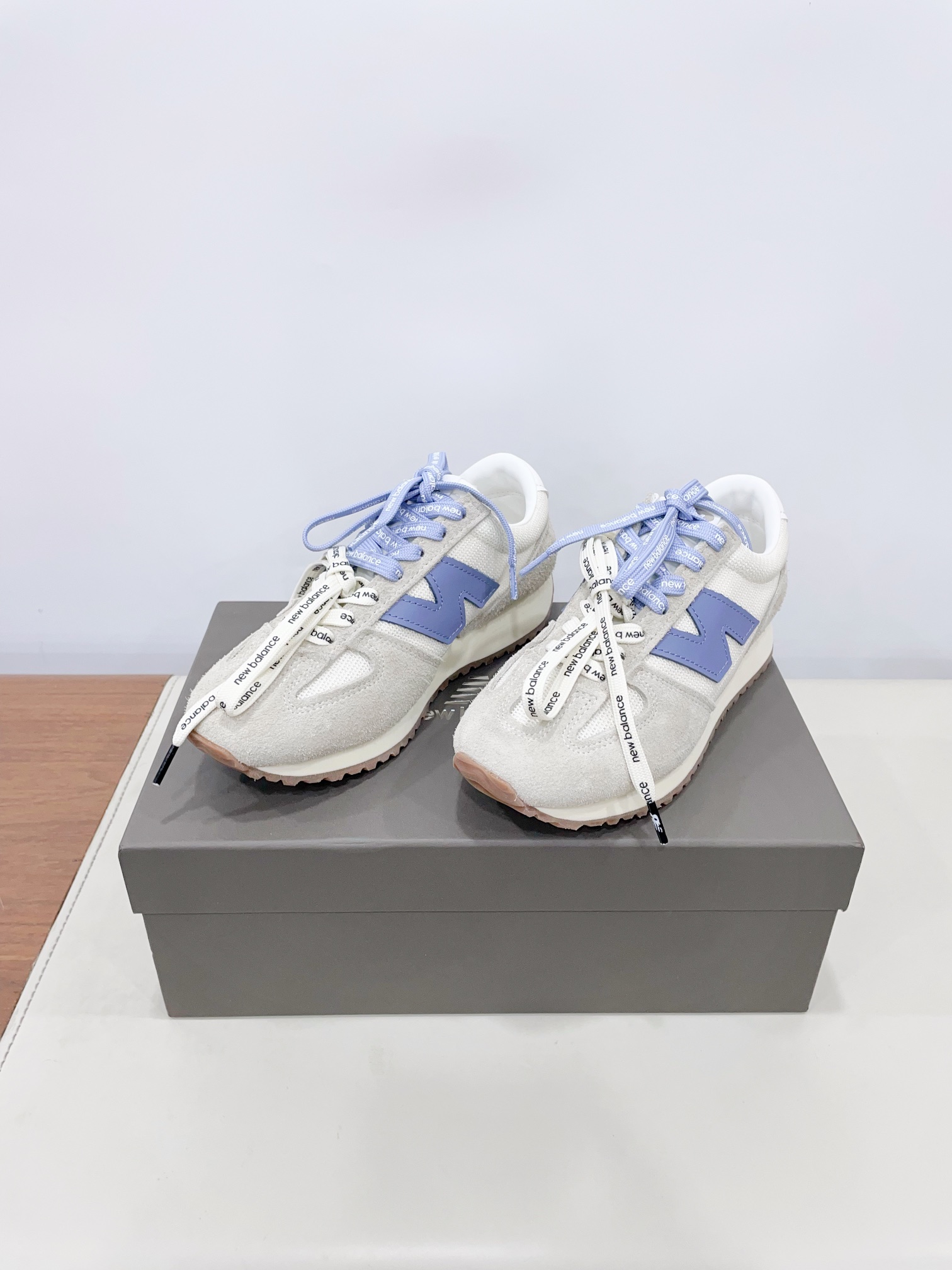 Newbalance 47125s: Fresh Retro Shoes with Classic Contours and Vibrant Colors