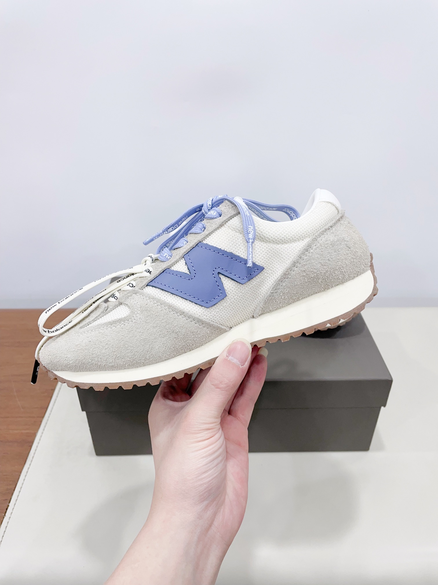 Newbalance 47125s: Fresh Retro Shoes with Classic Contours and Vibrant Colors - 图片 3