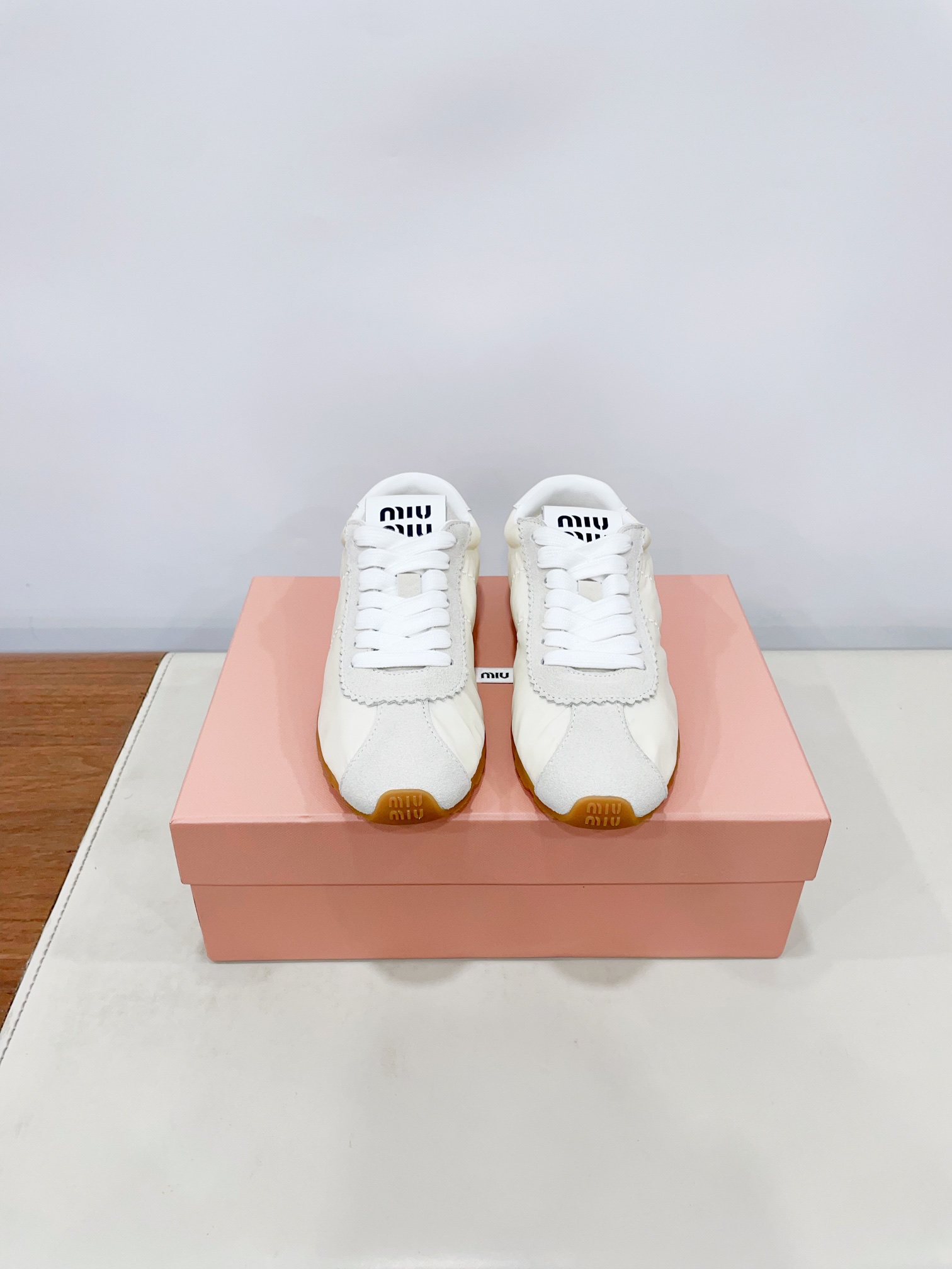 NO:262669,Price miumi2025 New Forrest Gund training shoes ballet dance shoes, the upper design is simple, casual and unruly, the retro appearance is full of tannin beauty, and the whole pair of shoes is simple and fashionable, and the foot is very light and versatile!  35-40 women (40 women custom made without return or exchange) Extreme cost-effectiveness, no bargaining price., casual shoes/sports shoes, miumiu, sneakers19860909Price miumi2025 早春走秀新款阿甘德训鞋芭蕾跳舞鞋, ,鞋面设计立体豆豆绣简单很随意不羁 复古颜值满分 又能体现单宁美感 整双鞋子设计简约时尚 上脚非常轻便而且百搭！ 35-40女（40女定做不退换） 极致性价比,不议价.,休闲鞋/运动鞋,miumiu,sneakers,Women's Shoes