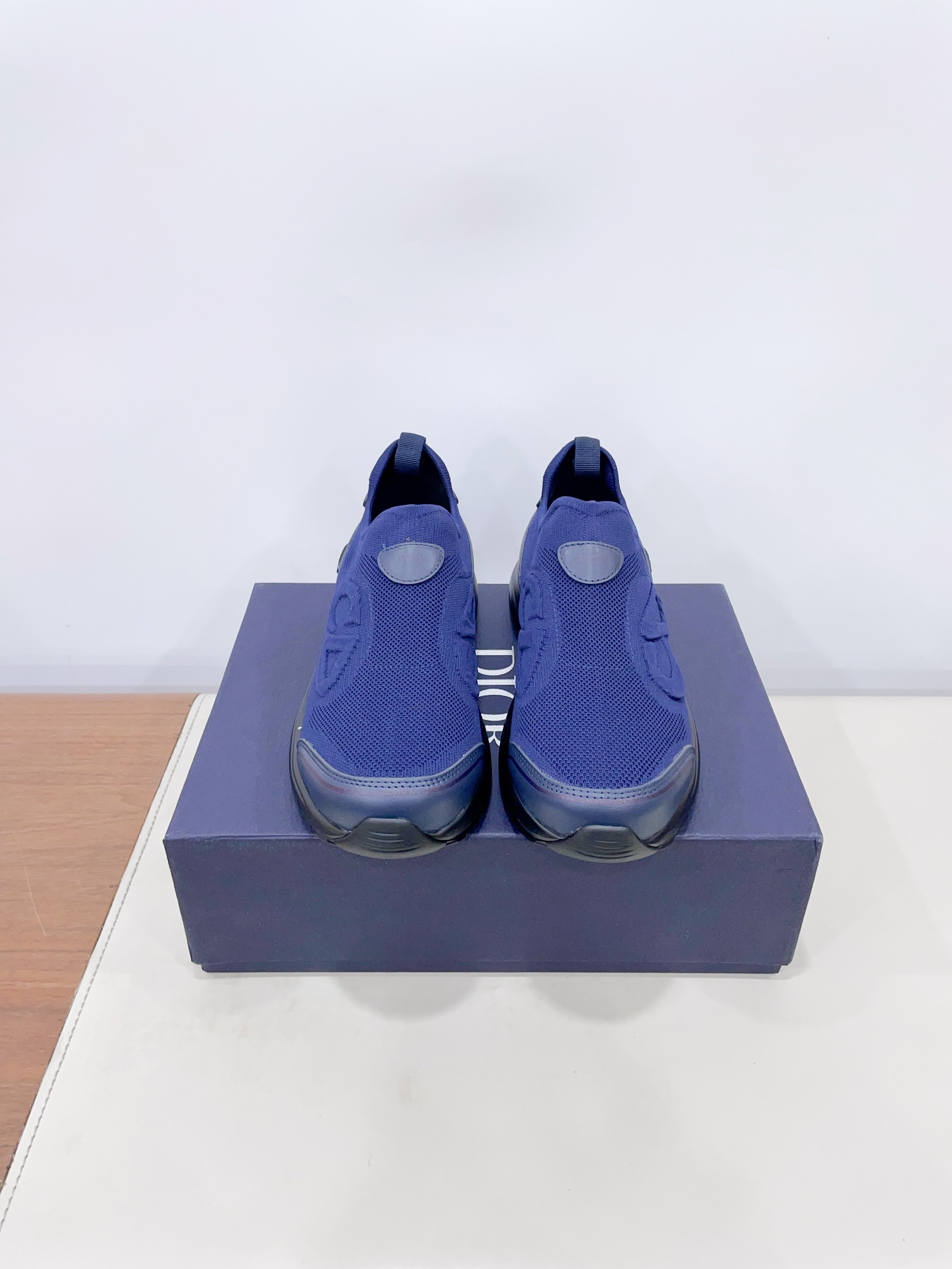 NO:262705,Price DIOR Classic Casual Shoes [Couple Flying Cute Leisure Shoes] Based on the style of classic sneakers, add deconstructed elements to design Classic brand Original custom knitted net embroidery letter craftsmanship, full of playfulness, showing Magira's fashionable design sense, the peak is the top on the market, the foot is the king Fabric: Original custom flying fabric Inner: Original custom elastic lycra Flying Case Flying Case Flying Case Flying Case Outsole: Original TPU mold-absorbing multi-color bottom [non-ordinary sole] 35-45 men (40 women and 45 men are customized without return and exchange) Extreme cost-effectiveness, no bargaining., casual shoes/sports shoes, dior, dior, masion margiela, sneakers19860909Price DIOR迪奥经典休闲鞋【情侣飞织休闲鞋】 以经典球鞋的版型为基础 加入解构元素设计 经典品牌 原版定制编织网刺绣字母工艺,玩味十足,尽显马吉拉时髦设计感,上市即巅峰 上脚即王者 面料:原版定制飞织面料 内里:原版定制弹力莱卡 垫脚:定制原版弹力莱卡 大底:原版TPU吸模多色底【非普通底】  35-45男（40女45男定做不退换） 极致性价比,不议价.,休闲鞋/运动鞋,dior,dior,masion margiela,sneakers,Women's Shoes