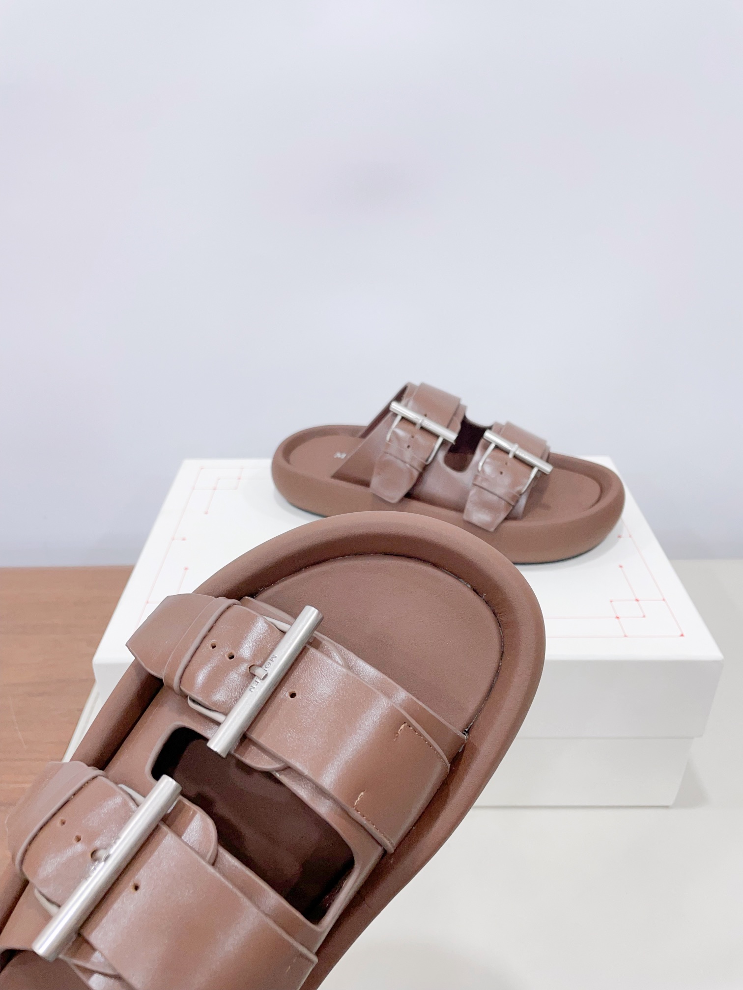McQueen’s Arc-Handed Bullskin Shoes: Quality Certified, Stylish Comfort at P700 - 图片 7