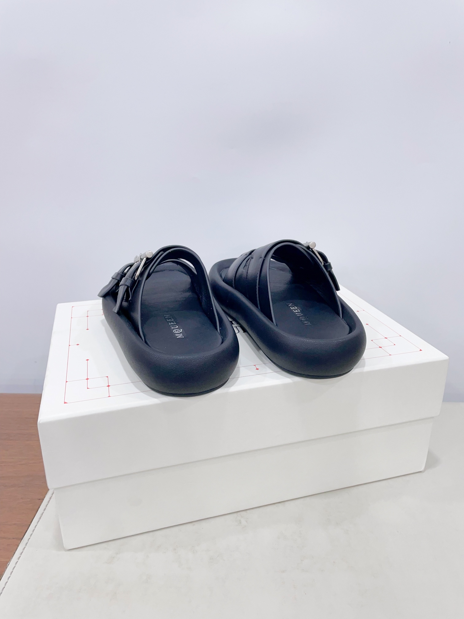 McQueen’s Arc-Handed Bullskin/Sweet Shoes: Quality Certified, Comfortable Design, Unisex Sizes. - 图片 8
