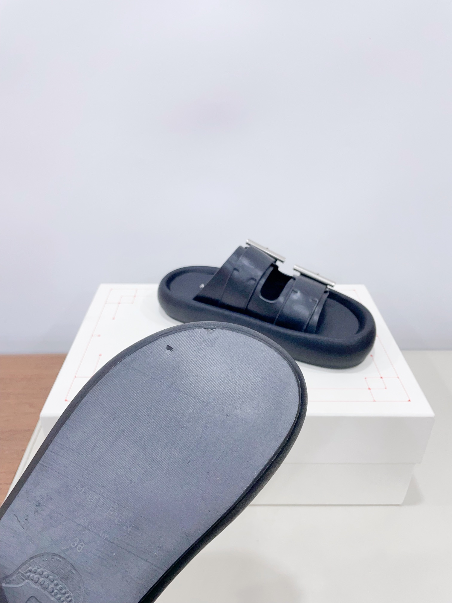 McQueen’s Arc-Handed Bullskin/Sweet Shoes: Quality Certified, Comfortable Design, Unisex Sizes. - 图片 7