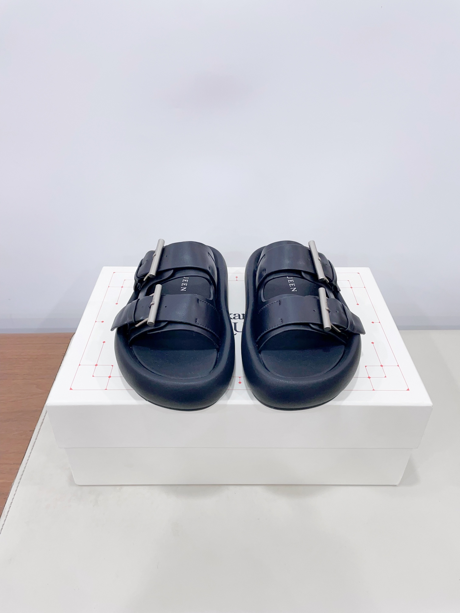 McQueen’s Arc-Handed Bullskin/Sweet Shoes: Quality Certified, Comfortable Design, Unisex Sizes. - 图片 5