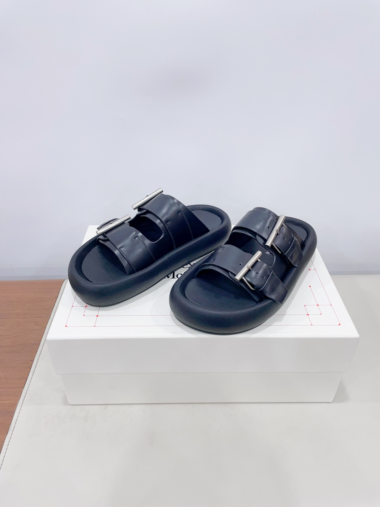 McQueen’s Arc-Handed Bullskin/Sweet Shoes: Quality Certified, Comfortable Design, Unisex Sizes.