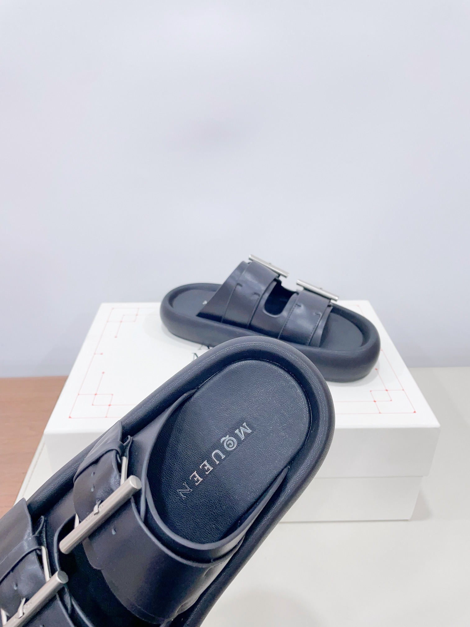 McQueen’s Arc-Handed Bullskin/Sweet Shoes: Quality Certified, Comfortable Design, Unisex Sizes. - 图片 6