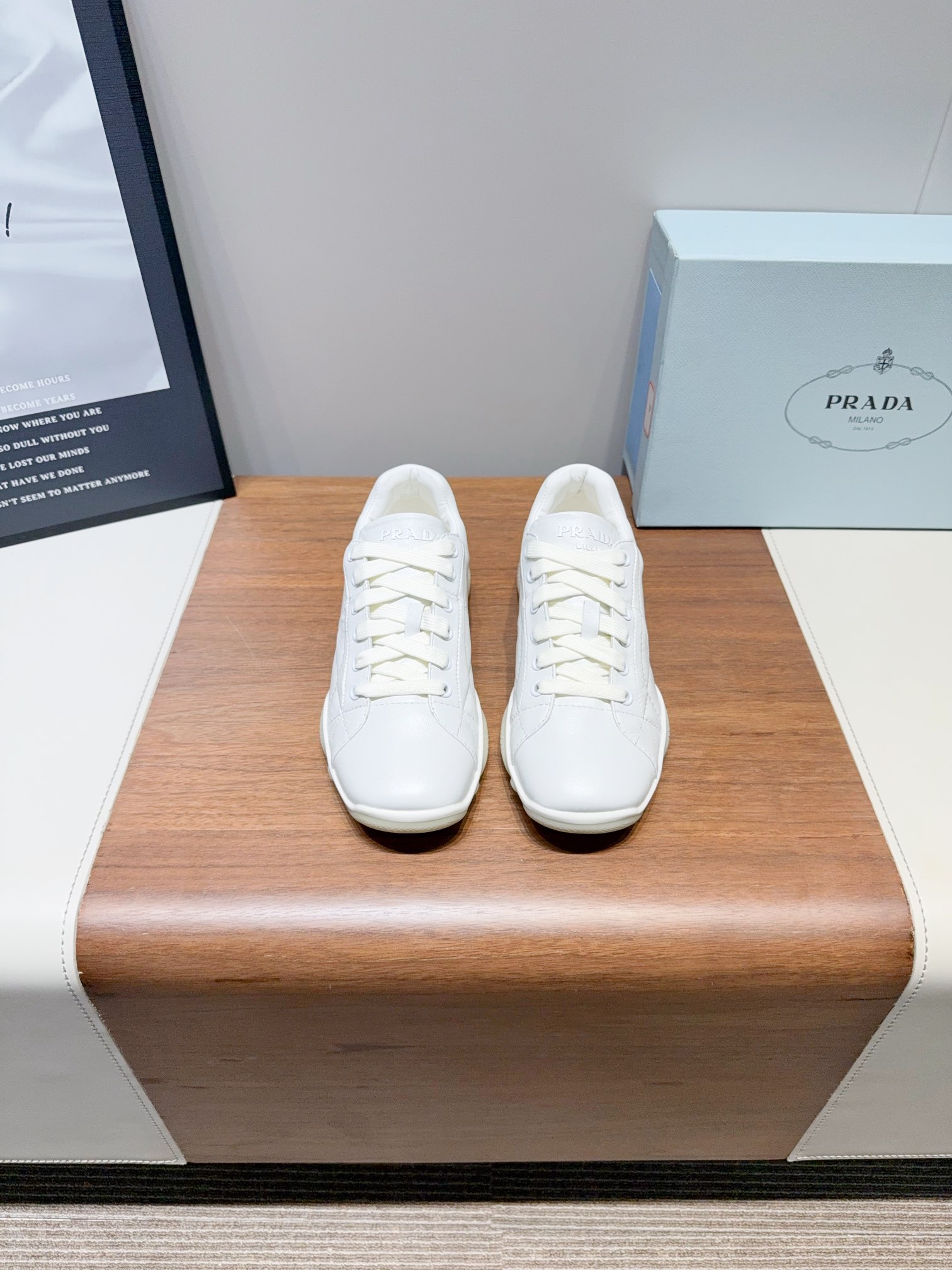 NO:262698,Price Prad* Prada 25ss New casual sneakers are precision-made, with even stitching and unobstructed leather texture, multi-color splicing, fashionable and generous, soft, comfortable and breathable, with PRADA letter logo on the outside, the tongue is decorated with classic letter logo, fabric lifting shoes on the heel, P home classic sneaker style, matched with fabric inner lining, silver-silver logo cowhide feet, P home exclusive rubber sole, exquisite details, and a versatile product for travel!   35-40 (40 women's customized products without return or exchange) Extreme cost-effectiveness, no bargaining price., casual shoes/sports shoes, prada, prada, sneakers, cowhide19860909Price Prad*普拉达 25ss 新款休闲运动鞋 精工制造,缝线均匀,皮质质感一览无余,多色拼接,时尚大方,柔软舒适透气,外侧饰有PRADA字母徽标 鞋舌饰有经典字母logo,后跟饰有织物提鞋绊,P家经典运动鞋型 搭配织物内里,烫银logo牛皮脚垫,搭配P家专属橡胶大底,细节精工细作,出行百搭佳品！  35-40（40女定做不退换） 极致性价比,不议价.,休闲鞋/运动鞋,prada,prada,sneakers,cowhide,Women's Shoes