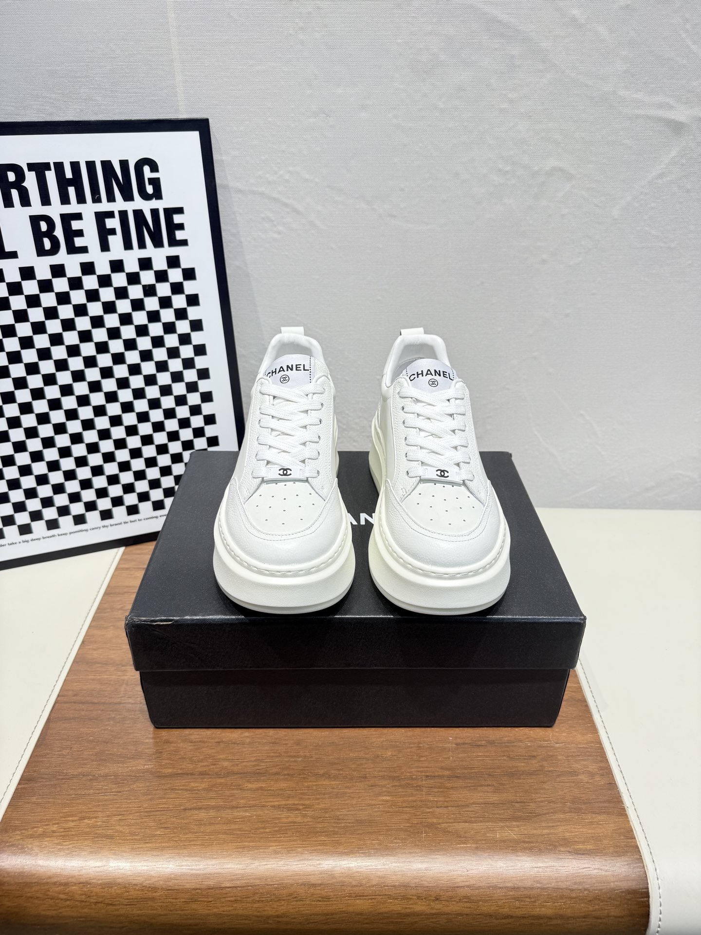 NO:262706,Price CHANE* Chanel new style panda casual shoes sneakers, thick-soled white shoes, original purchase and development, making goods, Xiaoxiang's casual sneakers this season, blasting Xiaohongshu INS. Various social platforms, bursting wildly!  Classic design, various craftsmanship and electric embroidery styles on the upper, the sole is fashionable and sporty, and it is an extraordinary variety of color elements for panda shoes. Fabric: imported high mercerized beef reverse velvet   cowhide cloth, original imported breathable net, original sole open mold TPU combination transparent sole, sole thickness 4.5CM 35-40 (40 women's customized products, no return or exchange) Extreme cost-effectiveness, no bargaining., casual shoes/sports shoes, chanel, chanel, sneakers, cowhide19860909Price CHANE*香奈儿新款 熊猫休闲鞋运动鞋 厚底小白鞋 原版购入开发 做货 小香这季休闲款运动鞋 刷爆小红书 INS.各种社交平台,疯狂爆发！经典设计 鞋面多种工艺电绣的风格 大底却时尚运动 不平凡的拥入了多种熊猫鞋配色元素 面料:进口高丝光牛反绒 牛皮麻花布 内里原版进口透气网 鞋底原版开模TPU组合透明大底 底厚4.5CM 35-40（40女定做不退换） 极致性价比,不议价.,休闲鞋/运动鞋,chanel,chanel,sneakers,cowhide,Women's Shoes