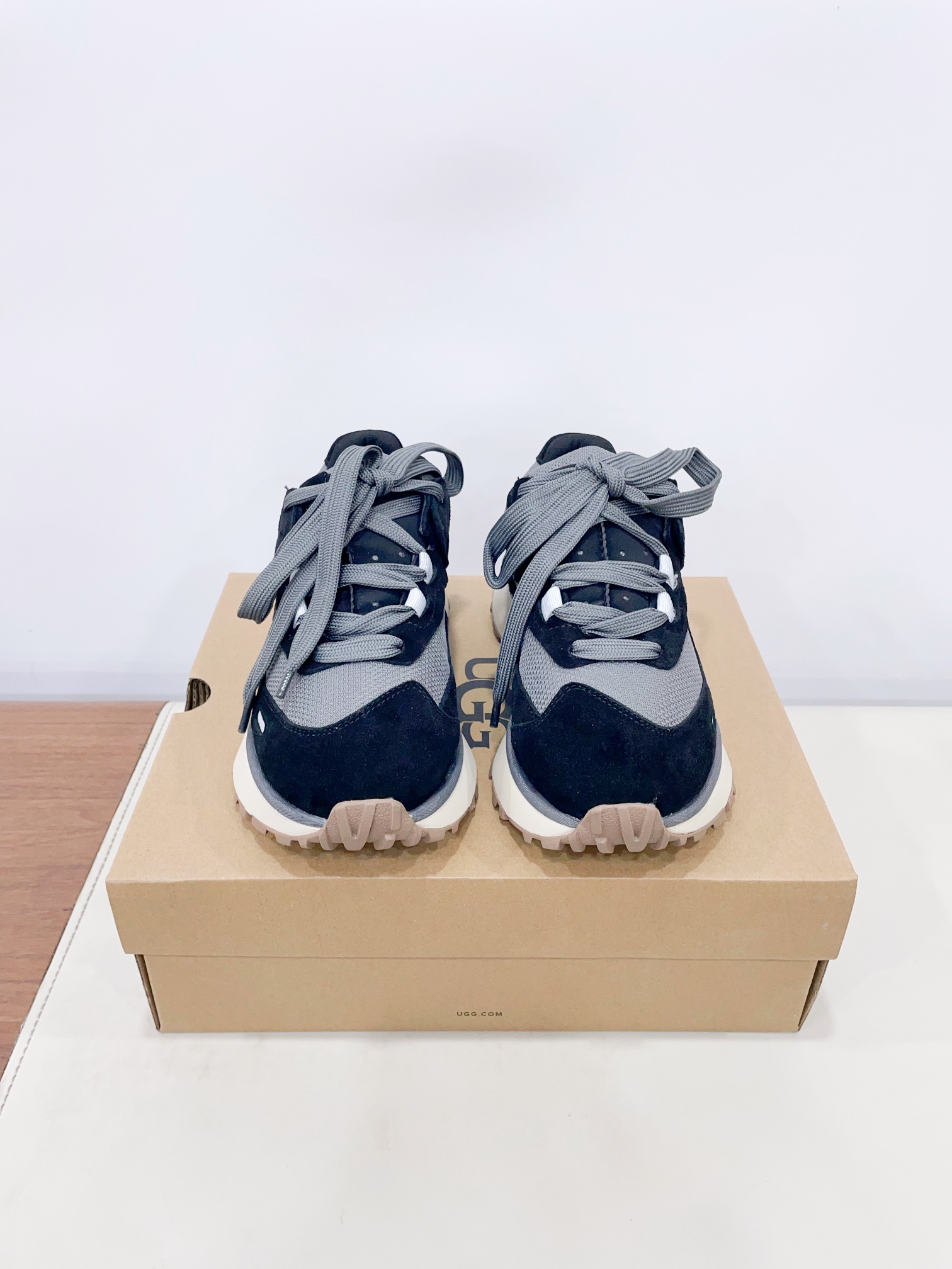 NO:262678,Price UG*g Mer casual shoes (street style) 2cm ultra-light sole, cowhide mesh fabric upper Comfortable, fashionable and cute, beautiful and practical. Two pairs of shoelaces can be replaced. Color black mustard green maroon Size: Women's model 35-40 (40 for women's custom-made, non-returnable), dad shoes, cowhide19860909Price UG*g梅尔休闲鞋（街头款） 2cm超轻鞋底,牛皮网状织物鞋面 穿着舒服,时尚又不失可爱,又好看又实穿 两副鞋带可替换 颜色黑色 芥菜 栗色 Size: 女款35-40（40女定做不退换）,老爹鞋,cowhide,Women's Shoes