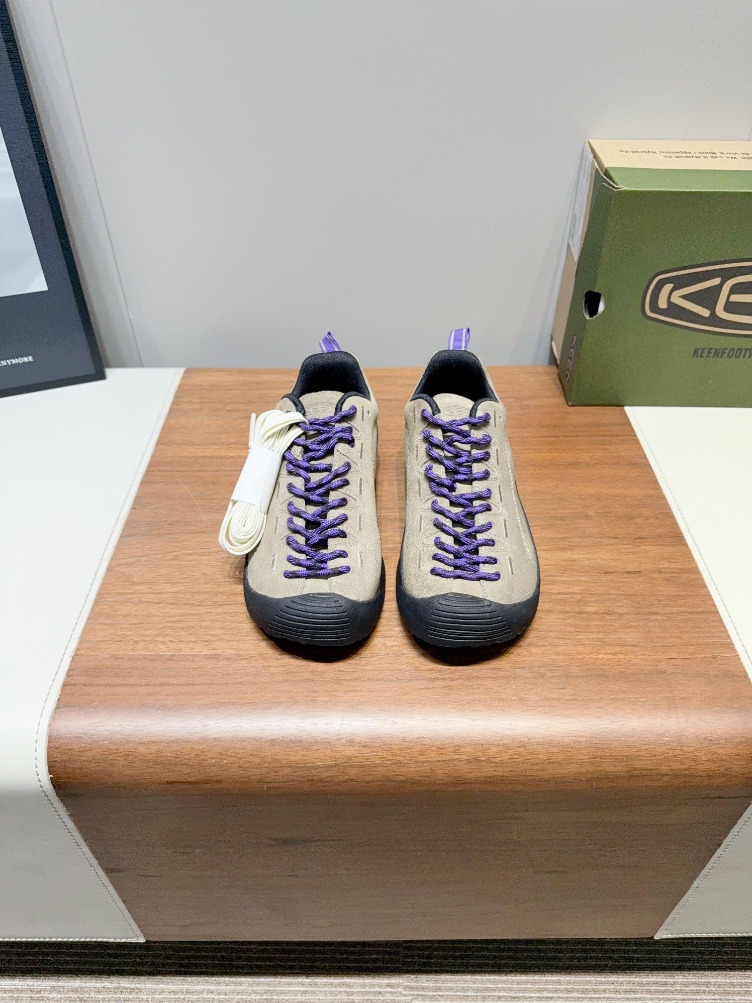 NO:262655,Price Kee- Cohen Niche trendy brand 25ss spring and summer new Jasper mountain series, ugly cute outdoor shoes, hiking shoes, Japanese street retro style, ugly shoes that can go 20,000 steps at first glance, ugly and cute, it is really fragrant when you put on the feet! The body of cowhides is good, breathable and comfortable. It is correct to choose hiking citywalk. The sole is soft enough and has good elasticity. The original replacement shoelaces are delivered. The upper is colorful. The upper is imported from Niujing. The inner foot pad breathable net. The sole is original customized rubber sole. Size: Women's model 35-40 (40 for women, custom-made for women, no return or exchange), casual shoes/sports shoes, sneakers, cowhide19860909Price Kee- 科恩 小众潮牌 25ss春夏新款 Jasper山系 丑萌 户外鞋 登山鞋 日系街头复古风 可以暴走2w步的丑鞋 第一眼丑萌丑萌,一上脚真香! 牛皮鞋身的包裹性hin好,透气舒适 徒步登山 citywalk选它准没错 鞋底足够软,回弹性不错 配送原版替换鞋带 多姿多彩 鞋面采用原版进口牛京 内里垫脚透气网 鞋底原版定制橡胶大底 Size: 女款35-40（40女定做不退换）,休闲鞋/运动鞋,sneakers,cowhide,Women's Shoes