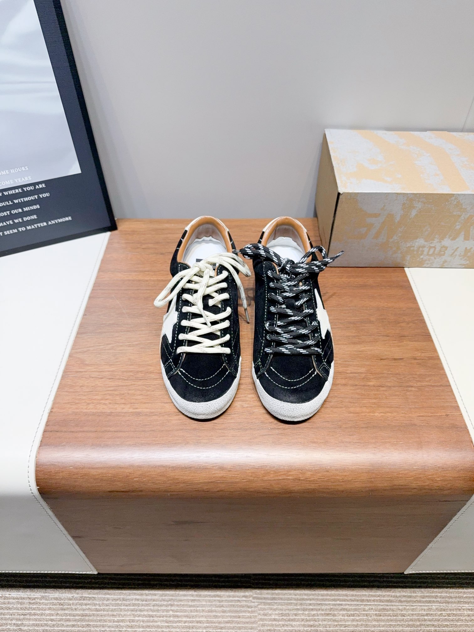 NO:262667,Price (men's size) GGD- 25ss new couples in spring and summer Korean limited ture star casual moral training small dirty shoes and shoes series I feel that many brands have started to produce colorful shoelaces this year!  The contrasting color matching feel is really strong!  And this series is easy to wear!  Better wear than classic styles!  Customized fabric beef reverse velvet inner sheepskin private molded outsole, original full packaging Size: Women's model 35-40 39-44 men (40 women's custom made without return or exchange), casual shoes/sports shoes, sneakers, sheepskin19860909Price（男码） GGD- 25ss 春夏季新款情侣款 韩国限定ture star 休闲德训小脏鞋板鞋系列 感觉今年好多品牌都开始出彩色鞋带了！撞色搭配设计感真的很强！而且这个系列很好穿哎！比经典款的好穿！ 面料定制牛反绒 内里羊皮里 私模大底、原版全套包装 Size: 女款35-40 39-44男（40女定做不退换）,休闲鞋/运动鞋,sneakers,sheepskin,Women's Shoes