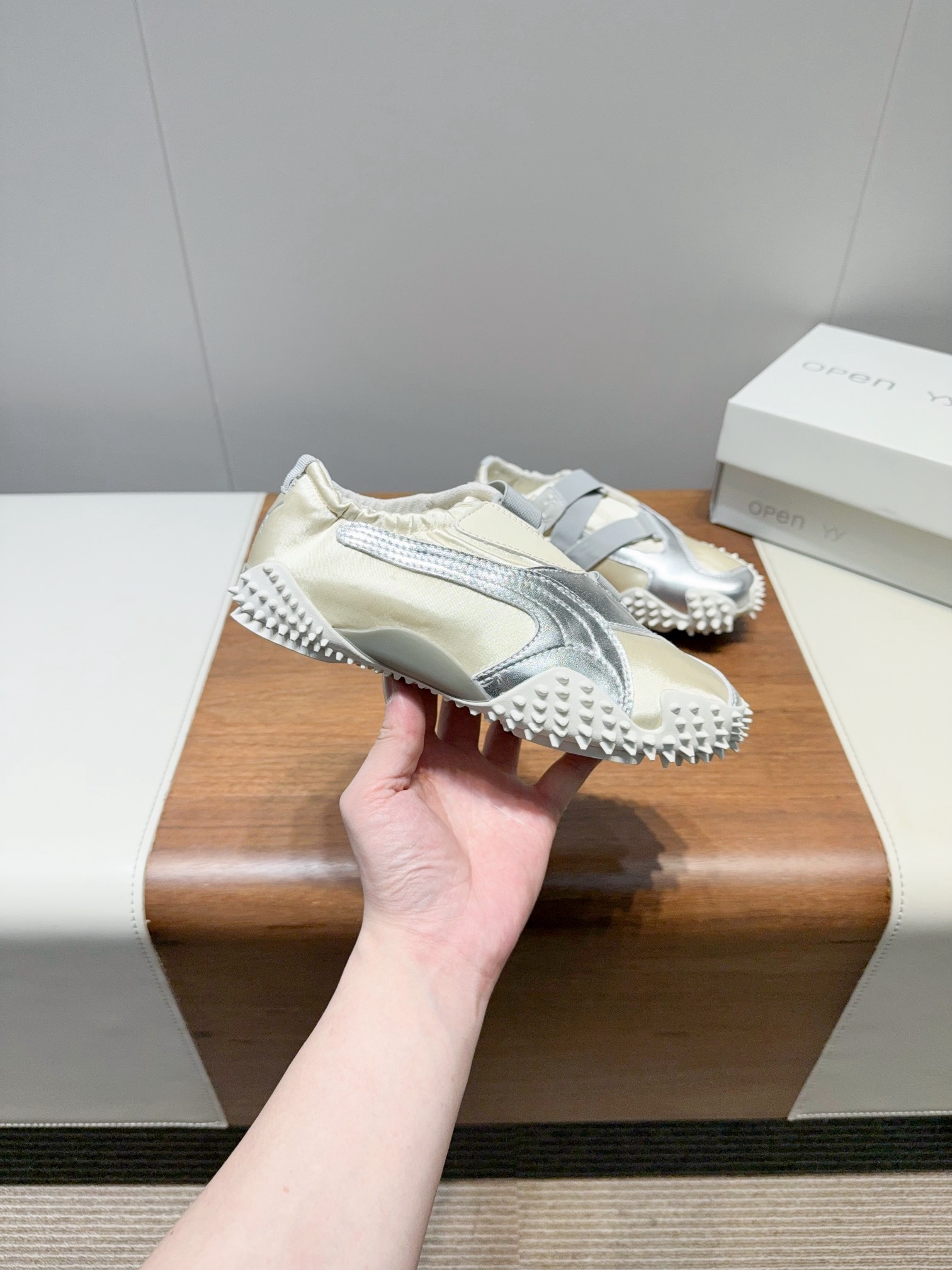 Mostro Power & Grace: Spring-Summer New Shoe Collection
