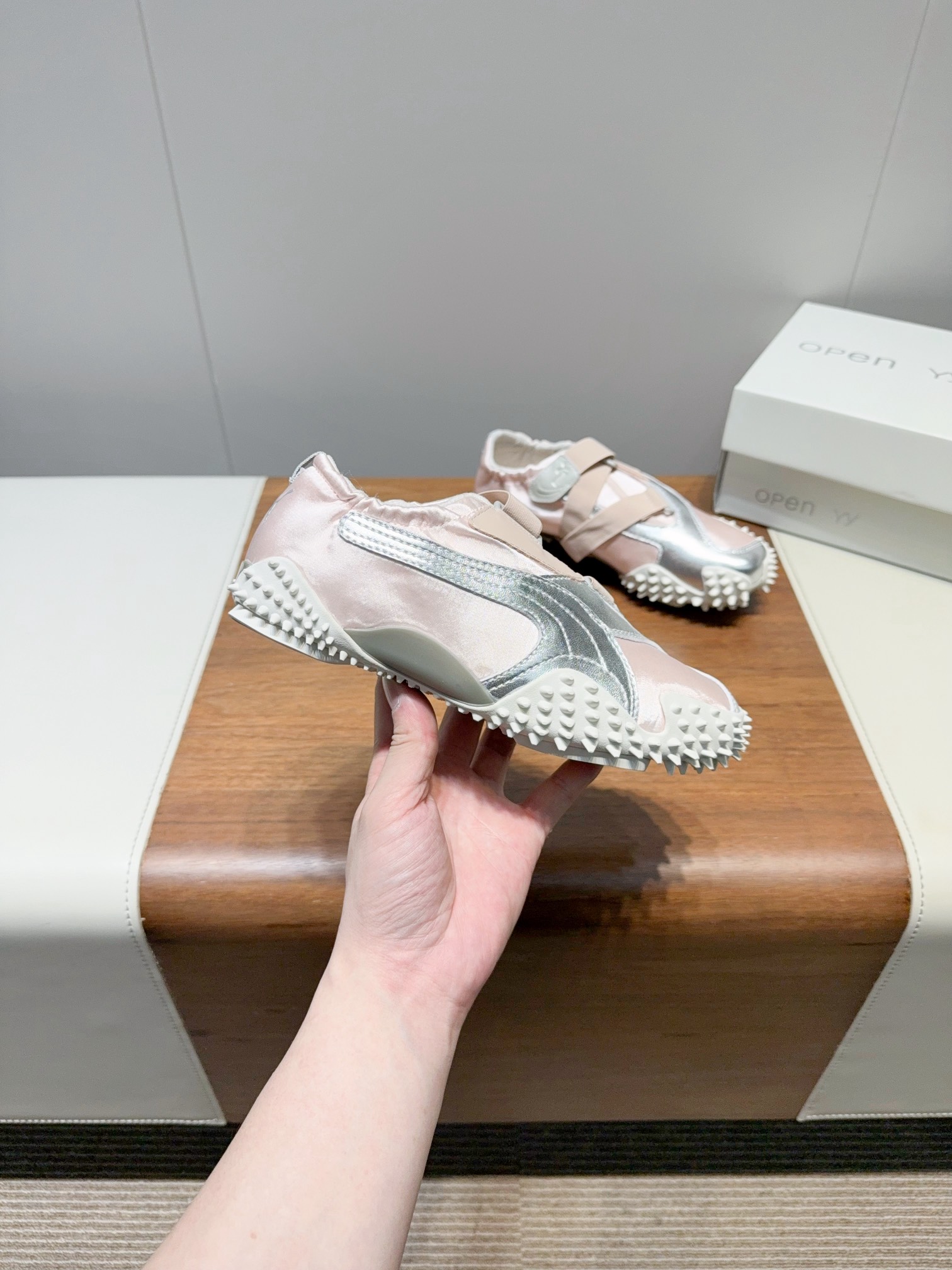 Mostro Power & Grace: Spring-Summer New Shoes for High Style Comfort - 图片 1