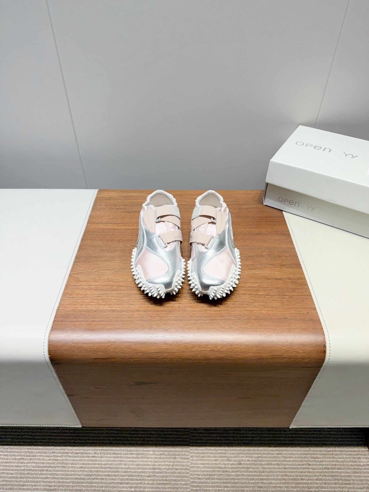 Mostro Power & Grace: Spring-Summer New Shoes for High Style Comfort - 图片 2