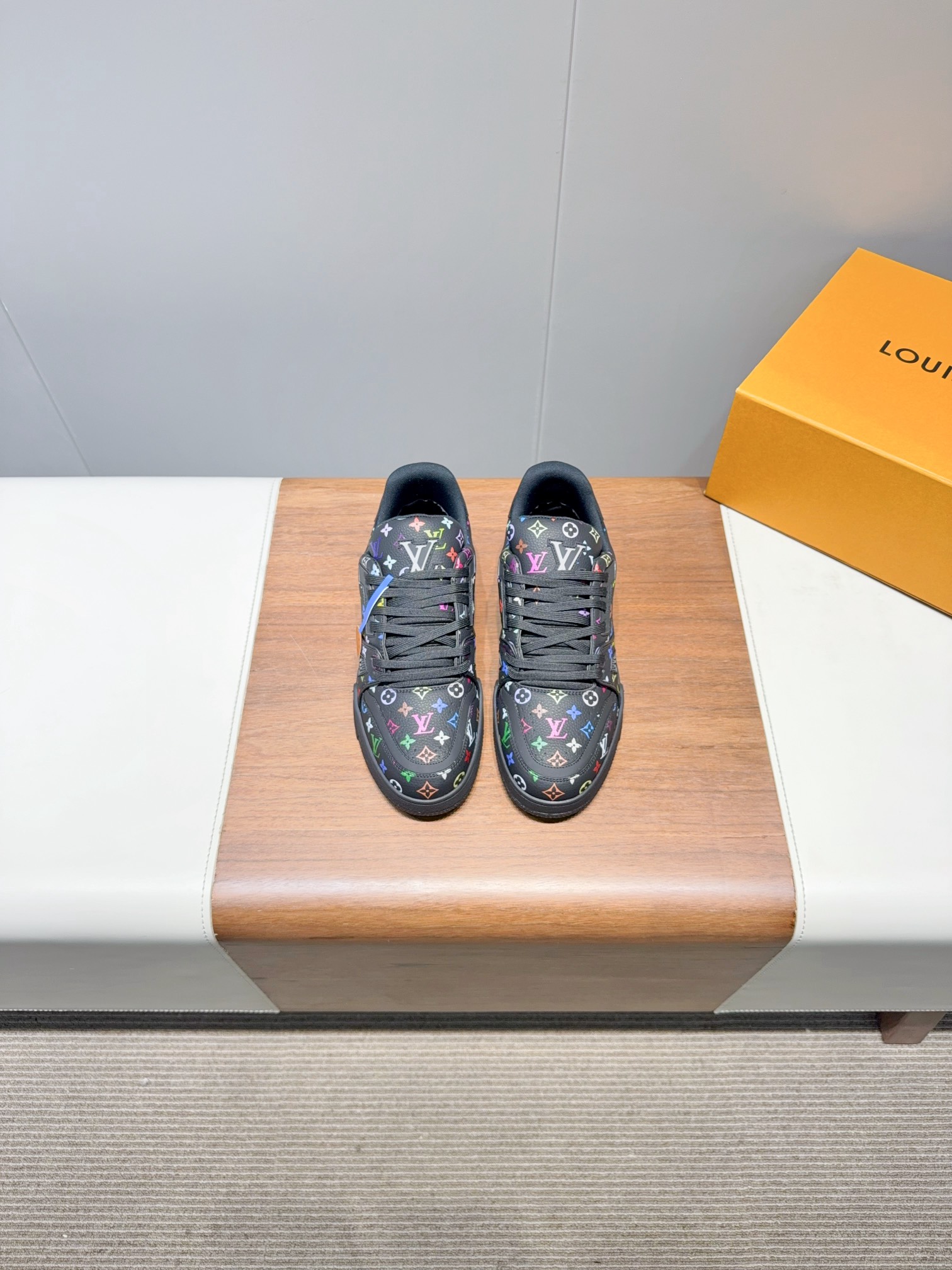 NO:467505,Louis -uitto- Louis Vuitton Couple style casual sports shoes skateboard shoes Original purchase and development Made this LV Traine* sneakers are made of cowhide leather to create complex uppers, which require hours of ingenious sewing to complete. The classic configuration is from Virgil Ablo*, showing the inspiration of retro basketball shoes. The delivery counter is exquisitely packaged. The original customized head layer cowhide inner footbed breathable net Heel height 3cm Outsole original open mold two-color TPU combination sole Size: 35-45 (40 women and 45 men custom-made, no return or exchange), casual shoes/sports shoes, louis vuitton, louis vuitton, louis vuitton, louis vuitton, sneakers, cowhide19860909Louis -uitto- 路易威登 情侣款 休闲 运动鞋 滑板鞋 原版购入开发 做货 本款LV Traine*运动鞋选用牛皮革塑造繁复鞋面,需要数小时的匠心缝制方可完成.经典构型出自 Virgil Ablo* 之手,展现复古篮球鞋的灵感启发 配送专柜精美包装 面料原版定制头层牛皮 内里垫脚透气网 跟高3cm 大底原版开模双色TPU组合大底 Size: 35-45（40女45男定做不退换）,休闲鞋/运动鞋,louis vuitton,louis vuitton,louis vuitton,sneakers,cowhide,Women's Shoes