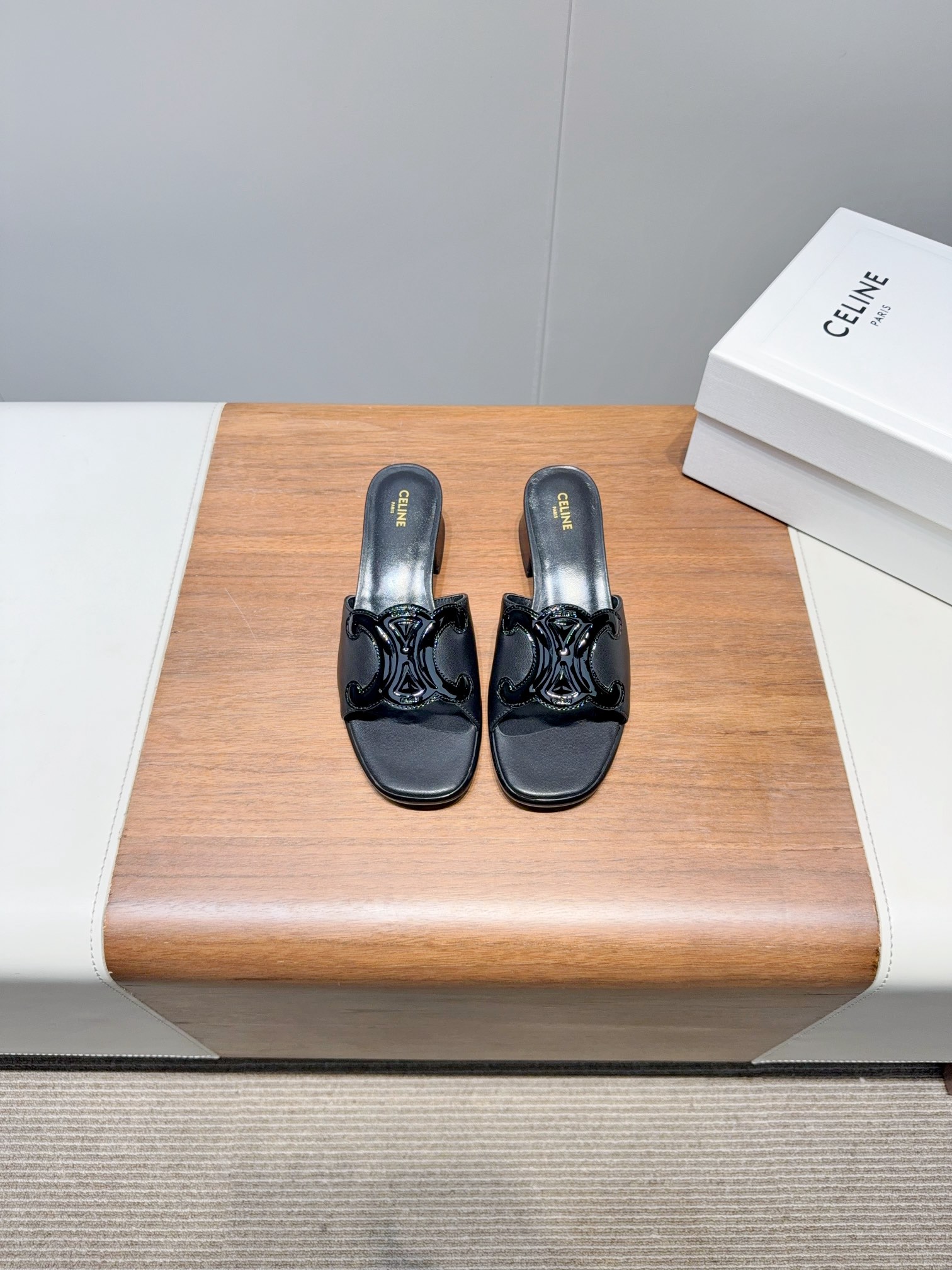 NO:405495,-SS new product Silin retro Roman sandals No pressure in and out of the counter, heavy industry version, refuse to see fake low goods Original last, N debugging, this one is absolutely Vintage retro flavor, upper material is made of top layer imported cowhide, shoe material is calf leather Sole material is real leather sole Size: 35-41 (40.41 for women custom-made for women, no return or exchange), slippers, sandals, slippers, cowhide19860909-SS新品思琳复古罗马凉鞋 进出专柜无压力,重工版,拒绝一眼假low货 原版楦型,调试N次、这款上脚绝对Vintage复古风味十足 鞋面材质头层进口牛皮 鞋里材质小牛皮 鞋底材质真皮底 Size: 35-41（40.41女定做不退换）,拖鞋,sandals,slippers,cowhide,Women's Shoes