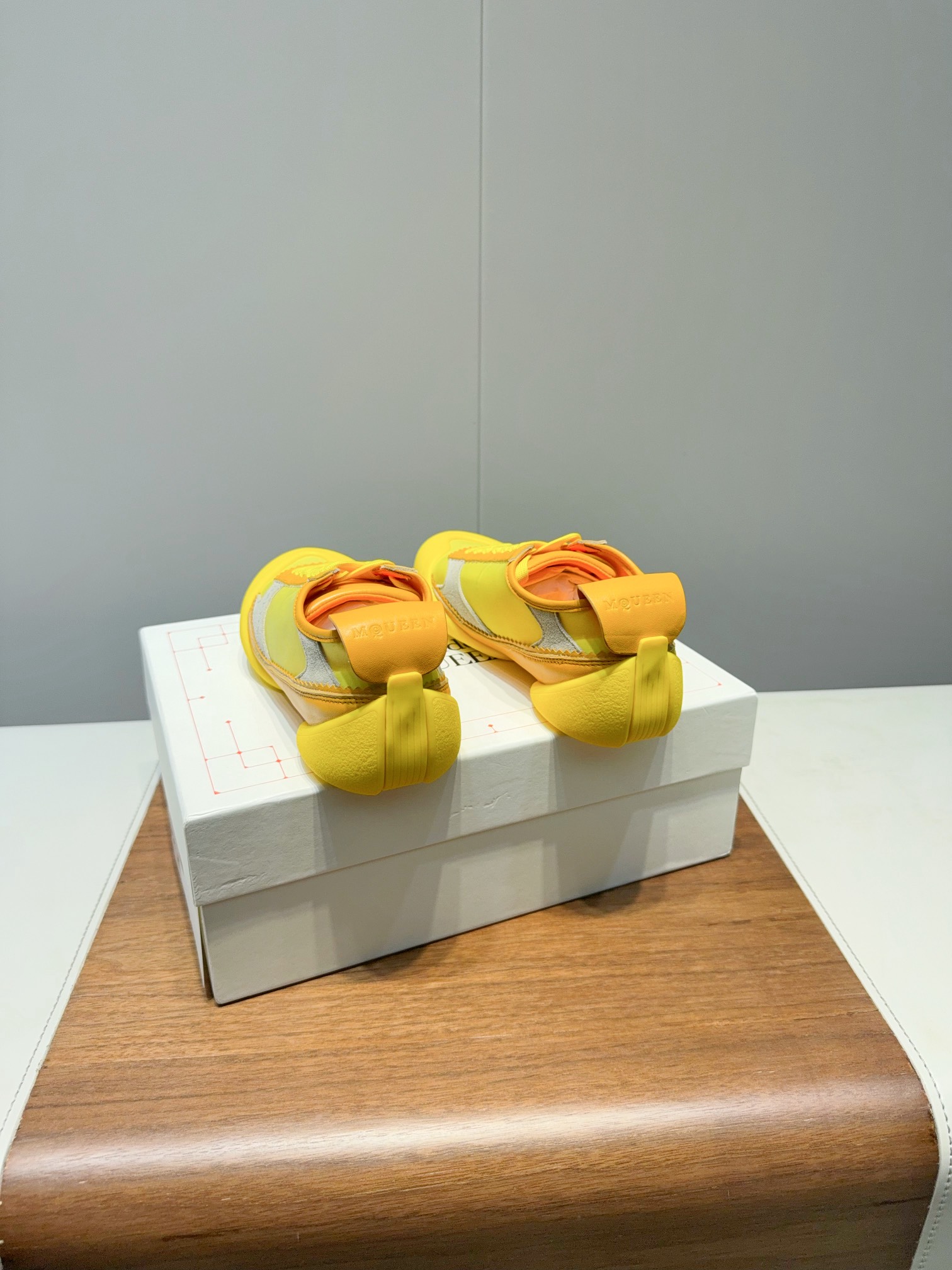 2025 McQueen’s High-Quality Men’s Shoes: Original 1:1 Version with McQueen Logo - 图片 8