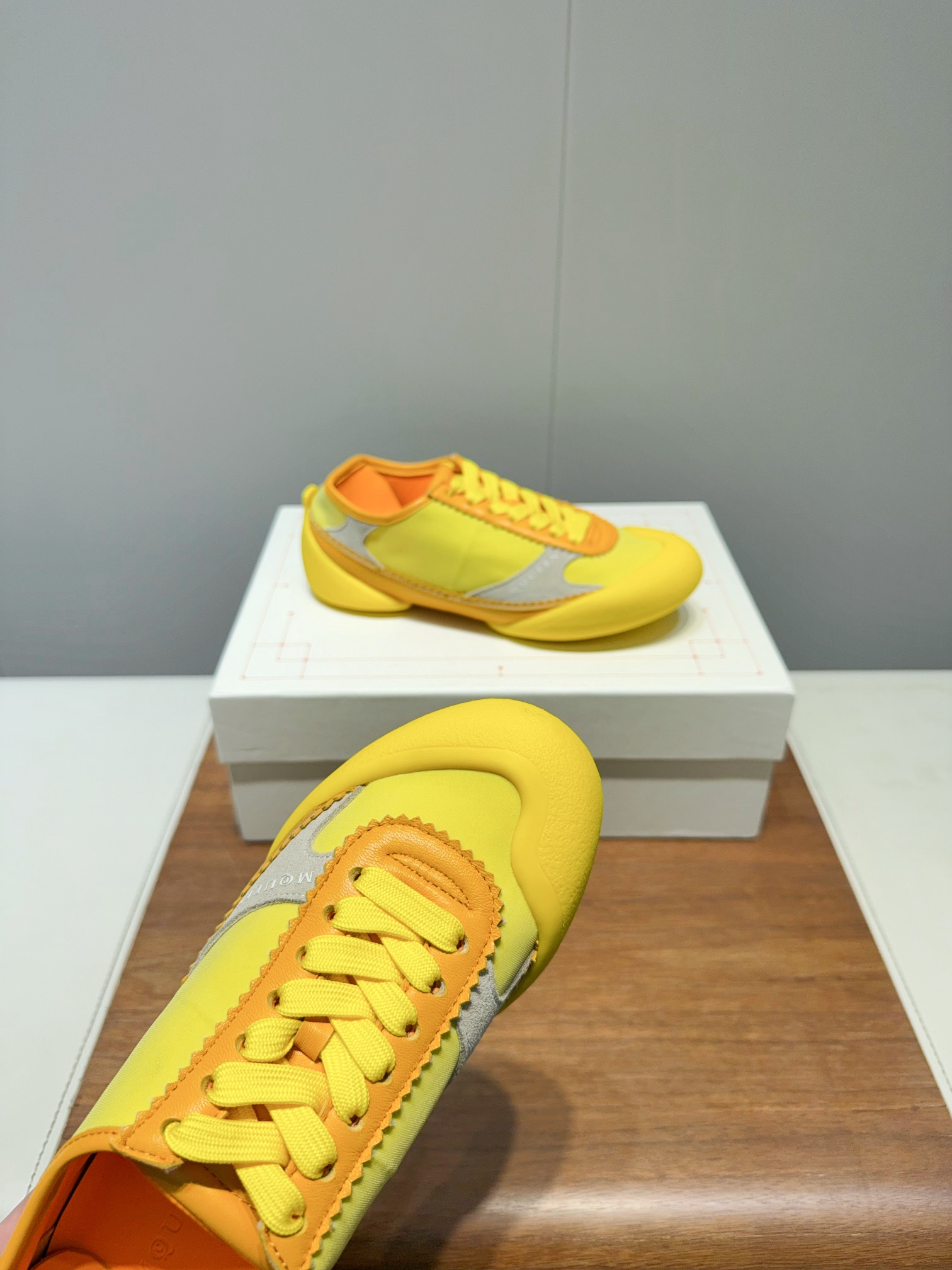 2025 McQueen’s High-Quality Men’s Shoes: Original 1:1 Version with McQueen Logo - 图片 2