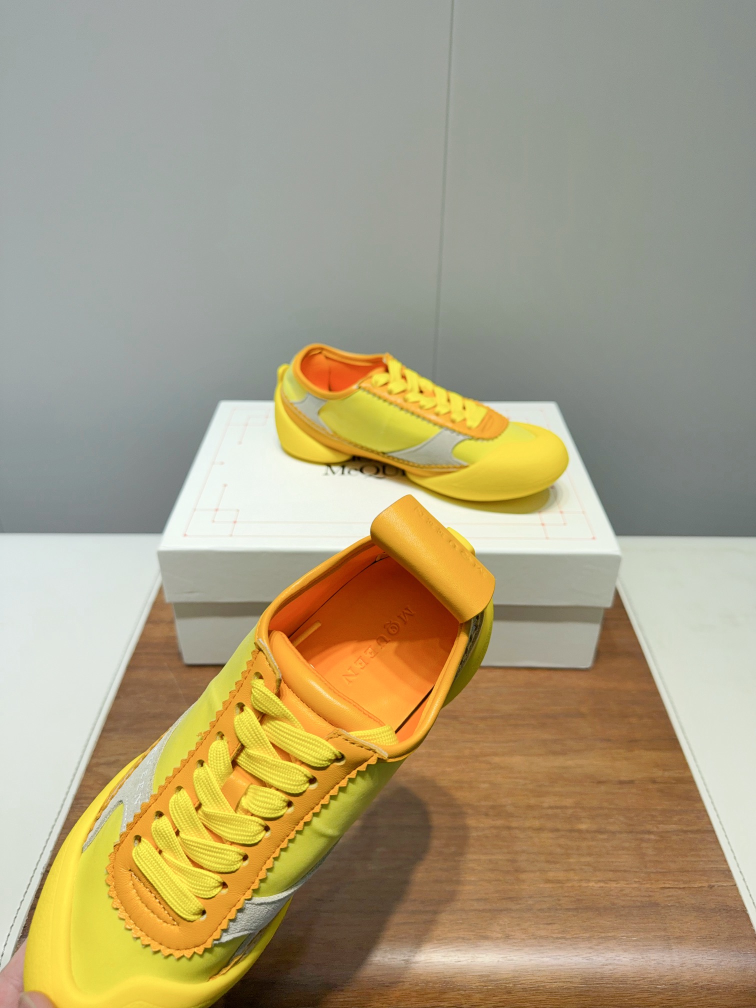 2025 McQueen’s High-Quality Men’s Shoes: Original 1:1 Version with McQueen Logo - 图片 7