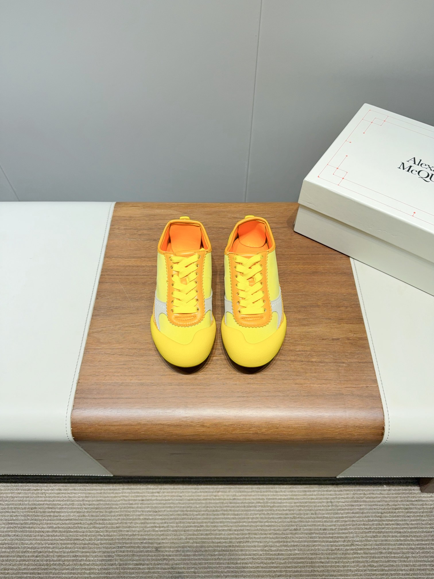 2025 McQueen’s High-Quality Men’s Shoes: Original 1:1 Version with McQueen Logo - 图片 3