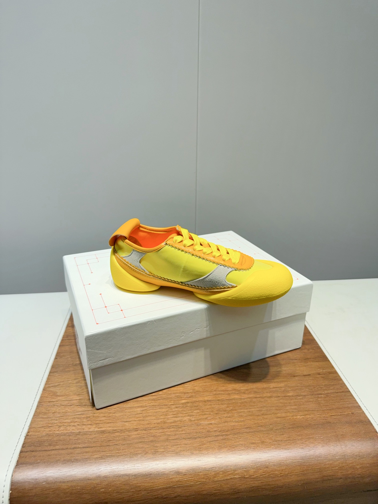 2025 McQueen’s High-Quality Men’s Shoes: Original 1:1 Version with McQueen Logo - 图片 9