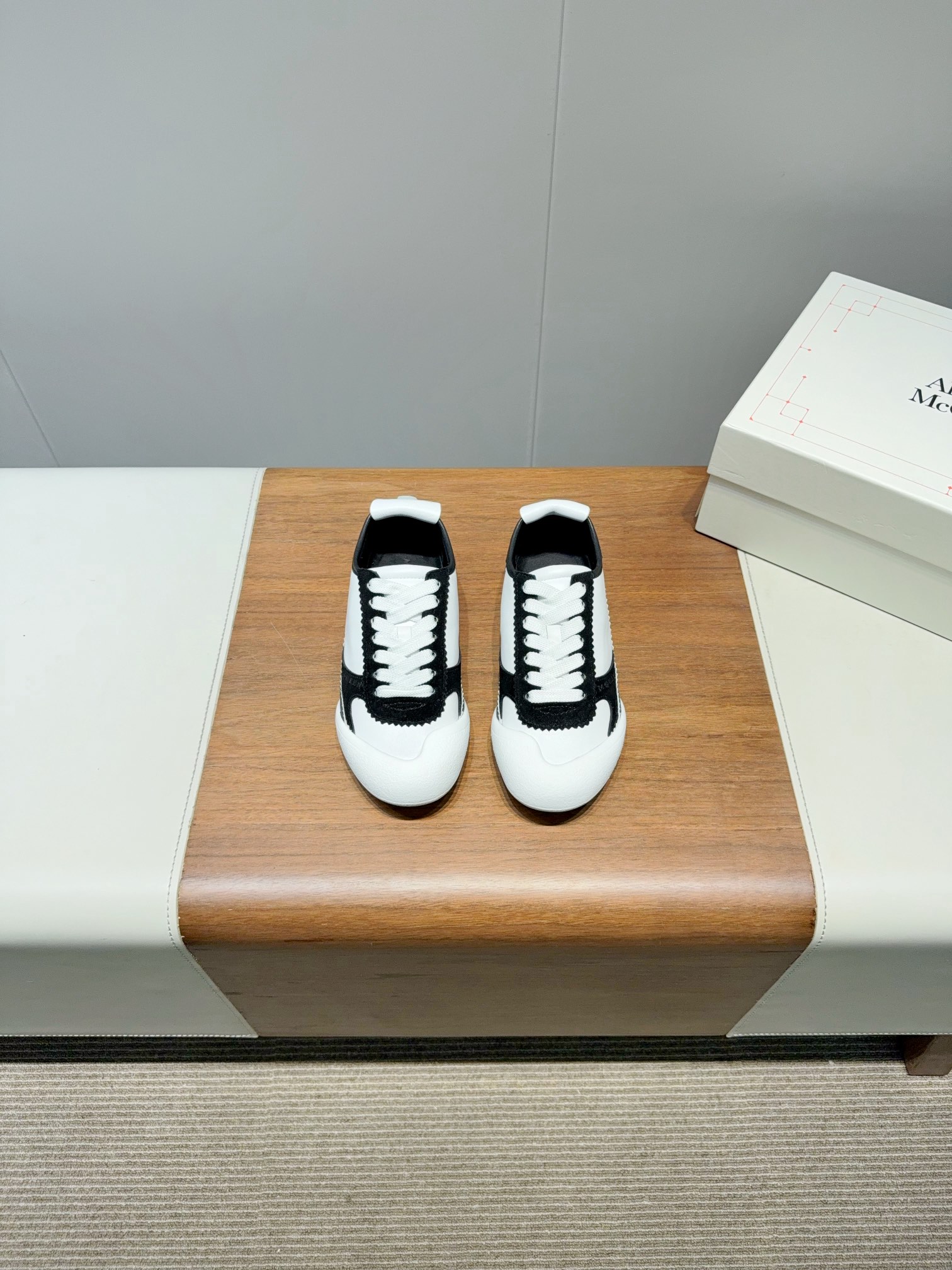 2025 McQueen’s New Alexander McQUEEN Shoes: Original Quality Certified, Latest Design Features, Various Colors - 图片 2