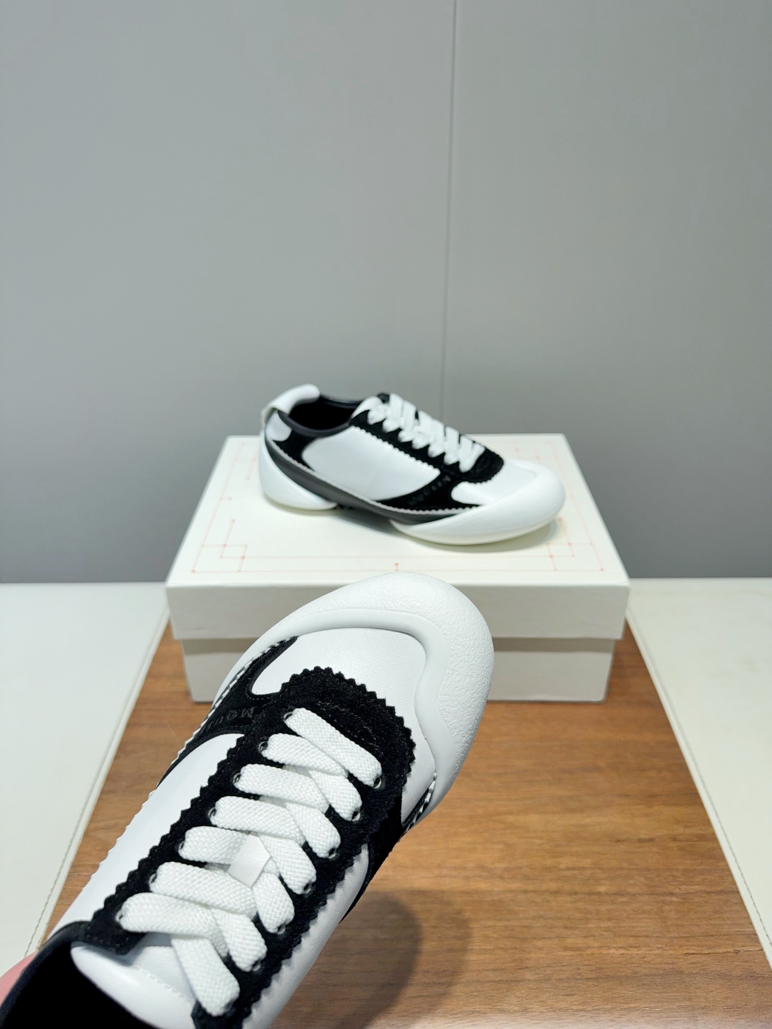 2025 McQueen’s New Alexander McQUEEN Shoes: Original Quality Certified, Latest Design Features, Various Colors - 图片 6