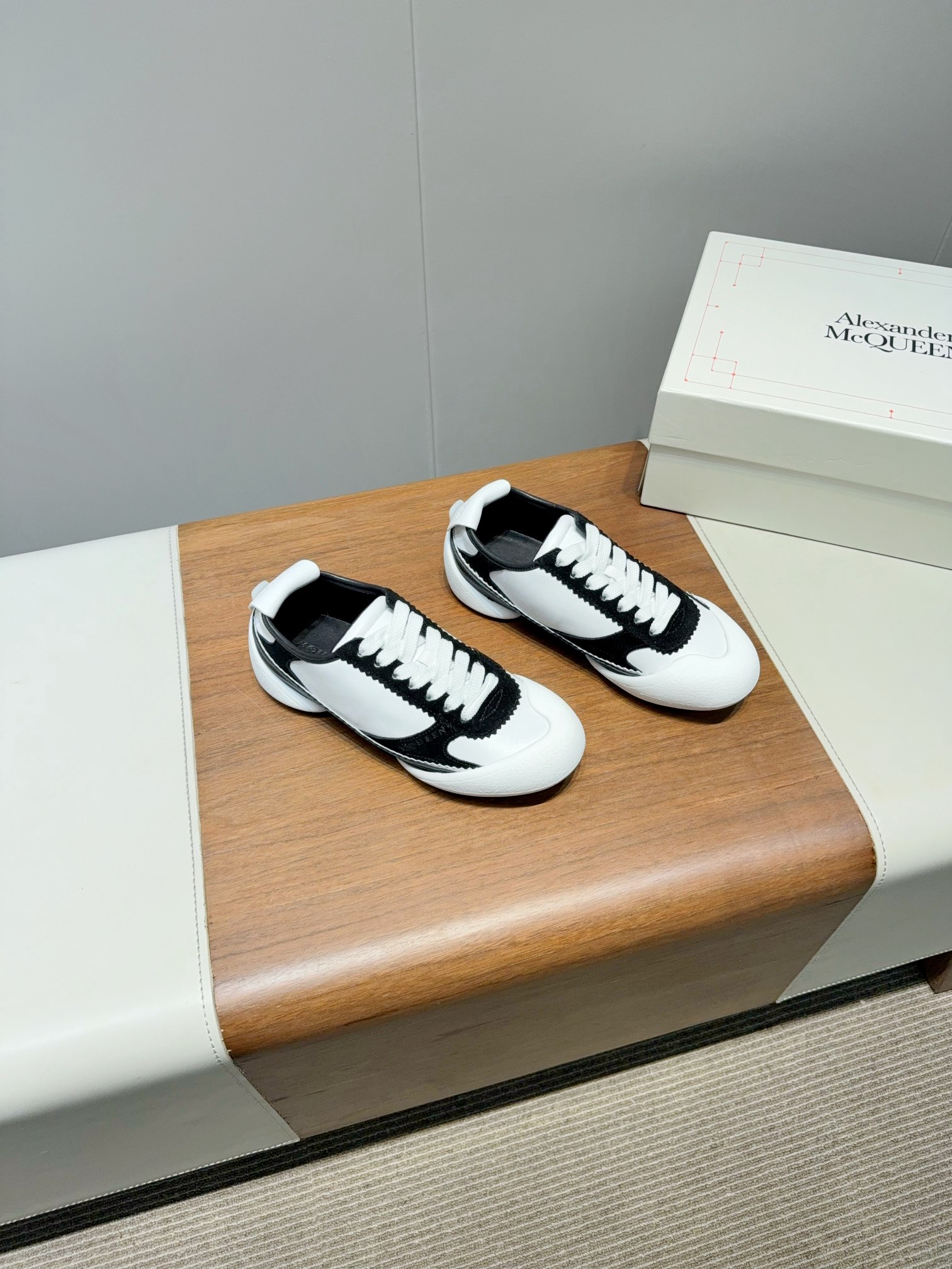 2025 McQueen’s New Alexander McQUEEN Shoes: Original Quality Certified, Latest Design Features, Various Colors - 图片 4