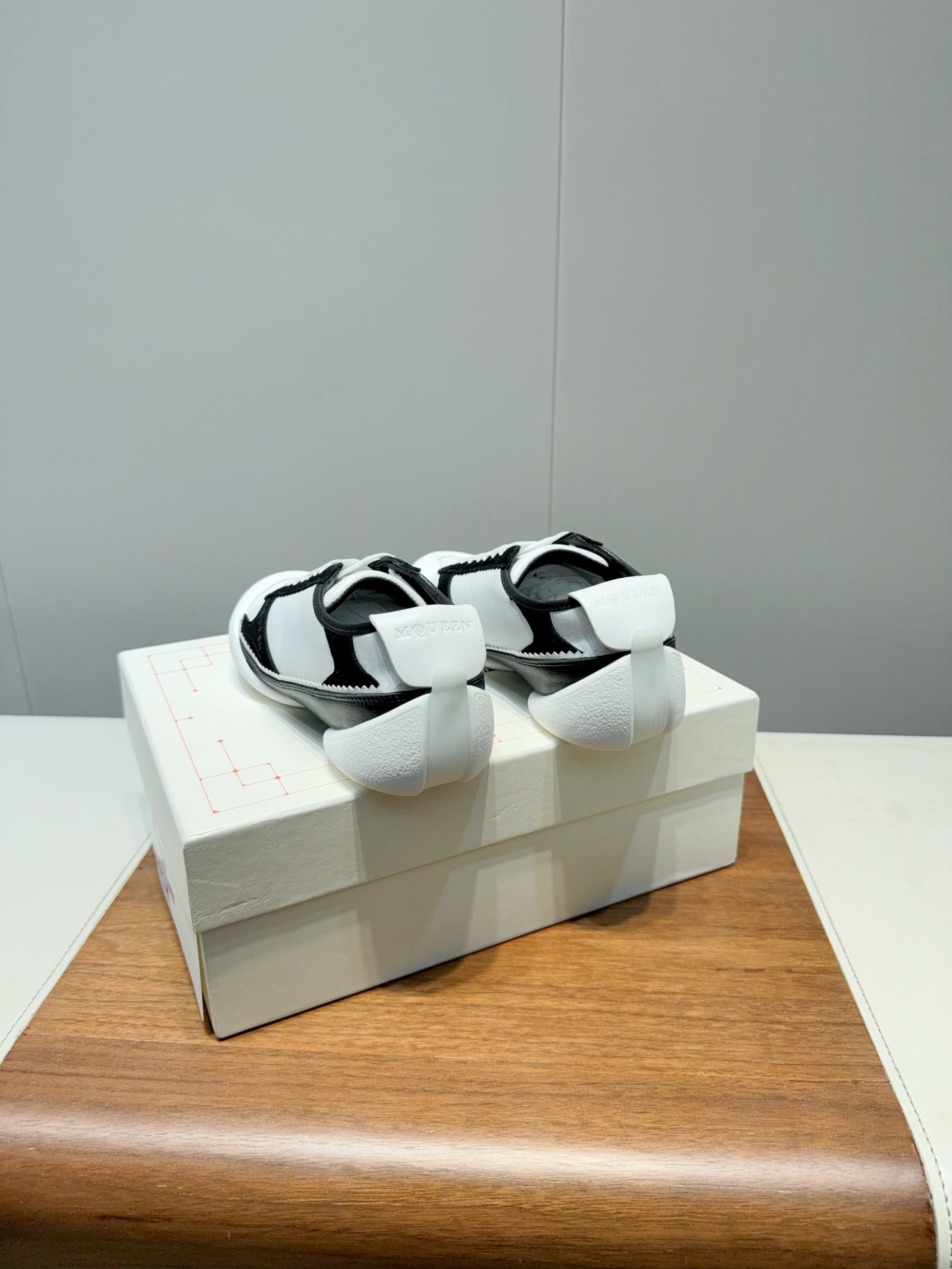 2025 McQueen’s New Alexander McQUEEN Shoes: Original Quality Certified, Latest Design Features, Various Colors - 图片 8