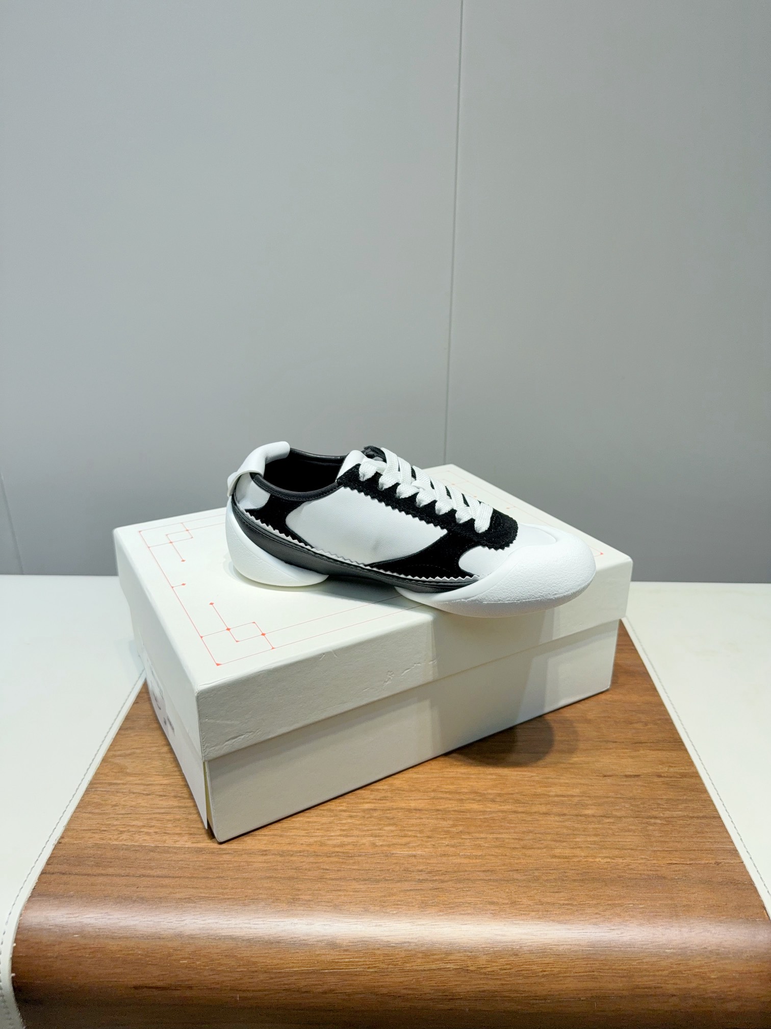 2025 McQueen’s New Alexander McQUEEN Shoes: Original Quality Certified, Latest Design Features, Various Colors - 图片 9