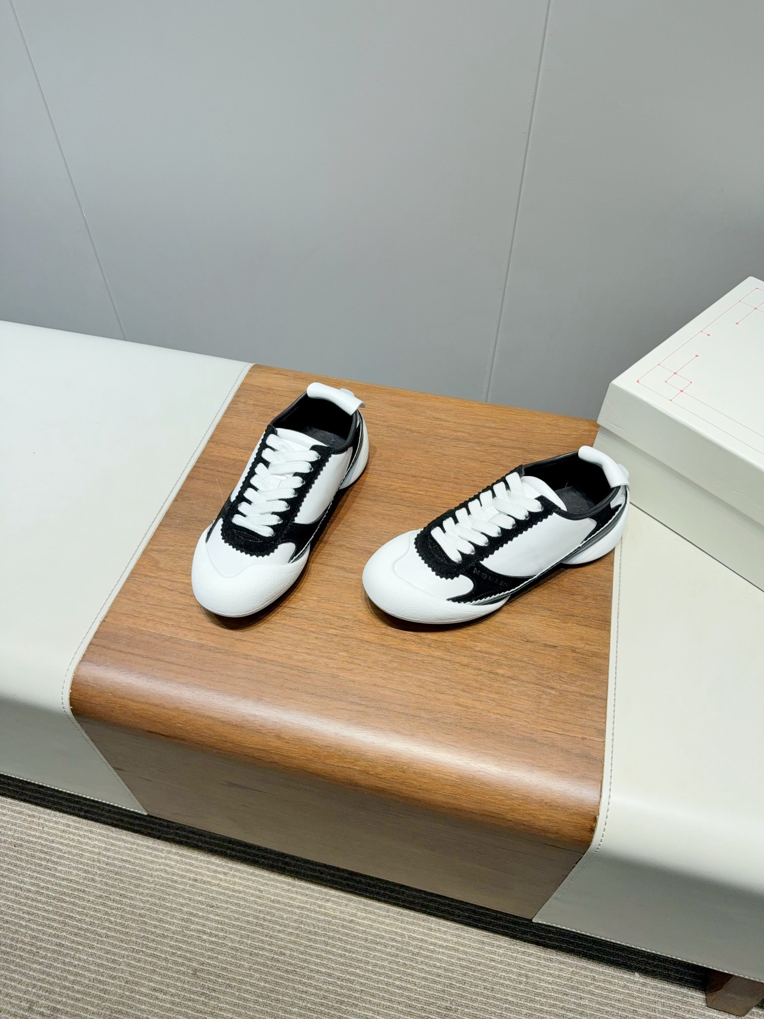 2025 McQueen’s New Alexander McQUEEN Shoes: Original Quality Certified, Latest Design Features, Various Colors - 图片 3