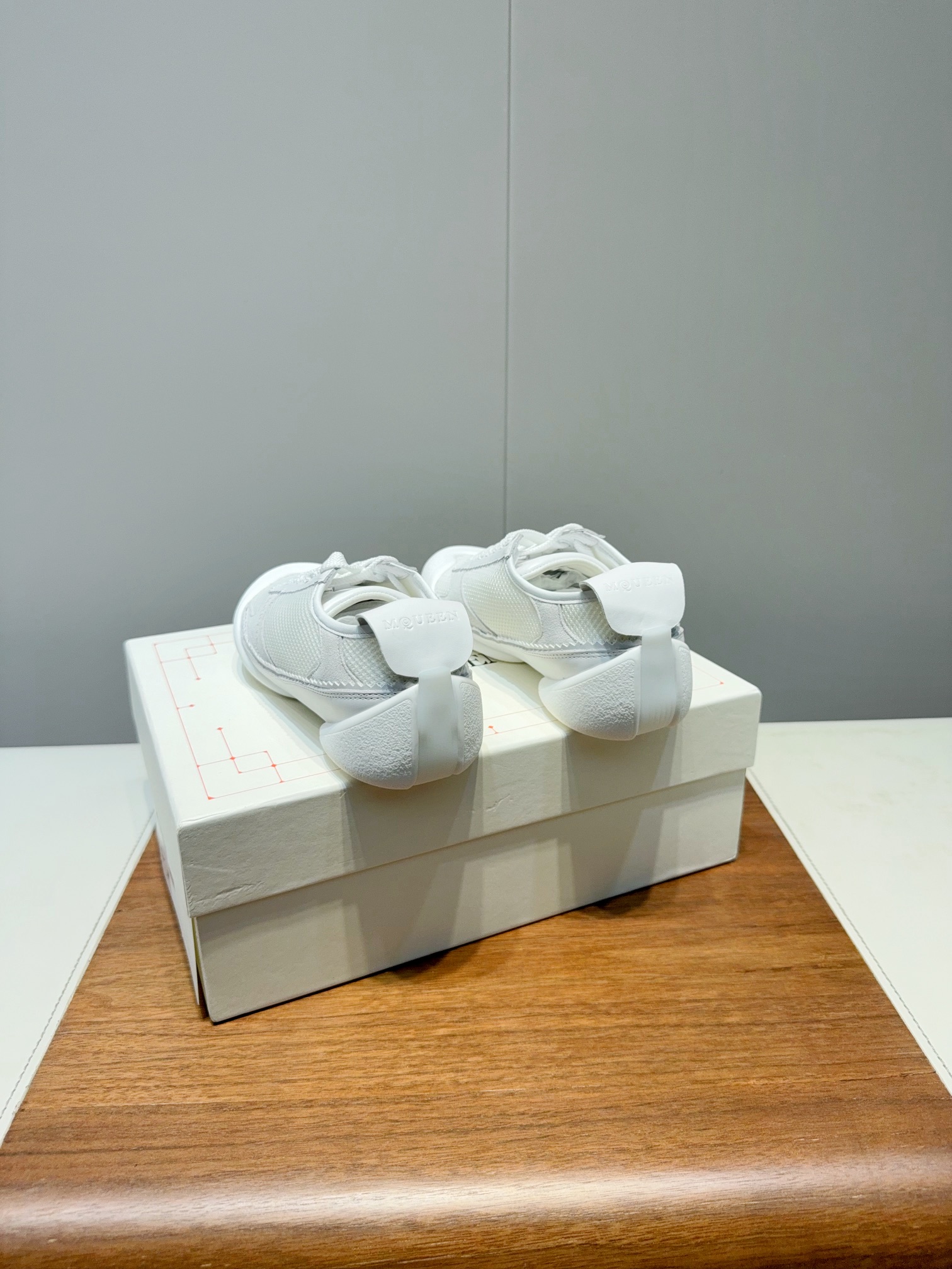 2025 McQueen’s High-Quality Shoes: Original 1:1 Design, Comfortable and Stylish. - 图片 8