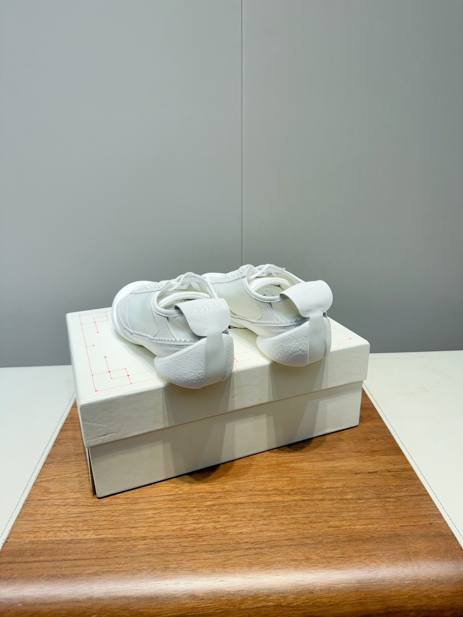 2025 McQueen’s Original Quality Shoes: Certified 1:1 Reset with Latest Materials - 图片 8