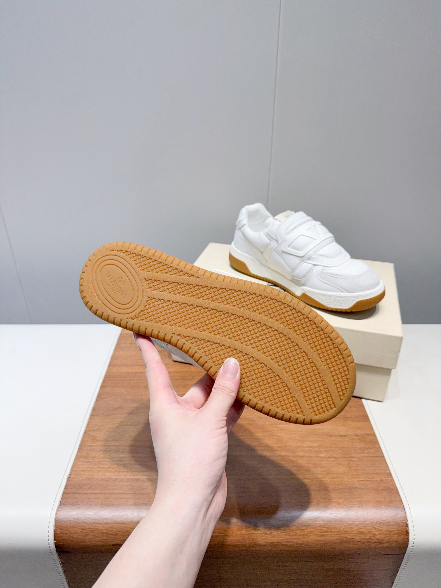 Luxurious 2025 New Pairs of Sneakers Certified by Valentin: Top Quality, Unbeatable Value - 图片 8