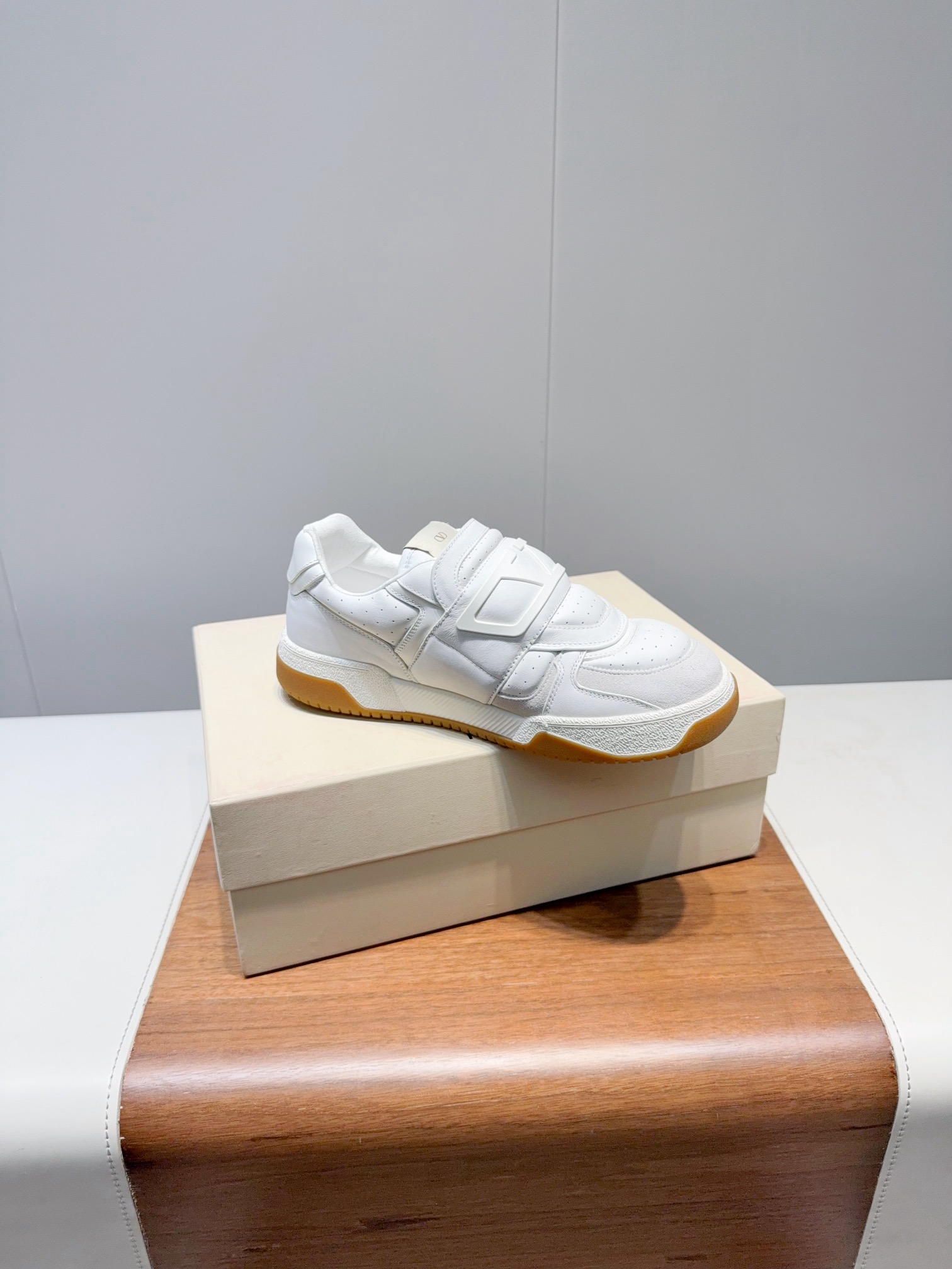 Luxurious 2025 New Pairs of Sneakers Certified by Valentin: Top Quality, Unbeatable Value - 图片 6