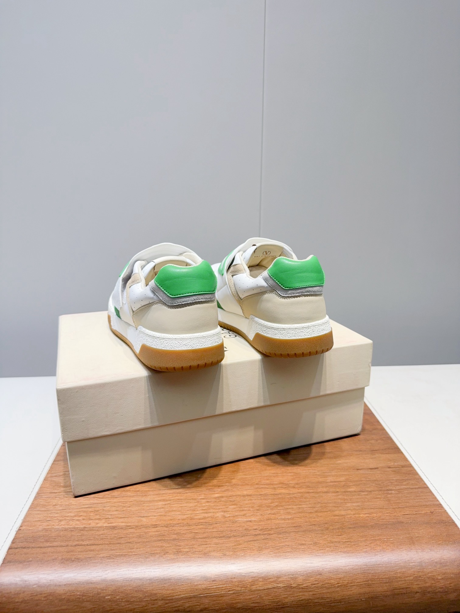 Valentin Certifies Luxury Sneakers for Sale: Top Quality, Elegant Design, Best Value. - 图片 5