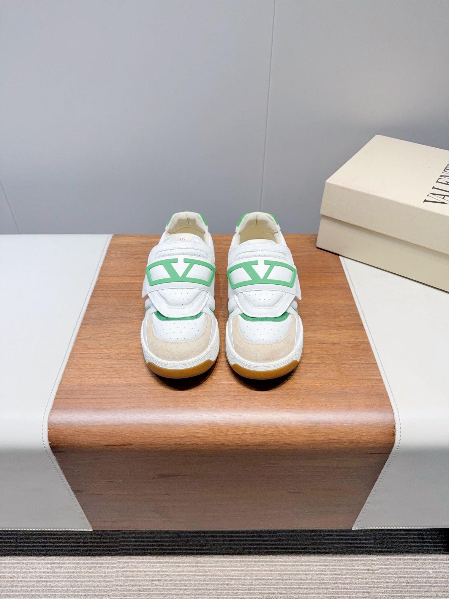 Valentin Certifies Luxury Sneakers for Sale: Top Quality, Elegant Design, Best Value. - 图片 2