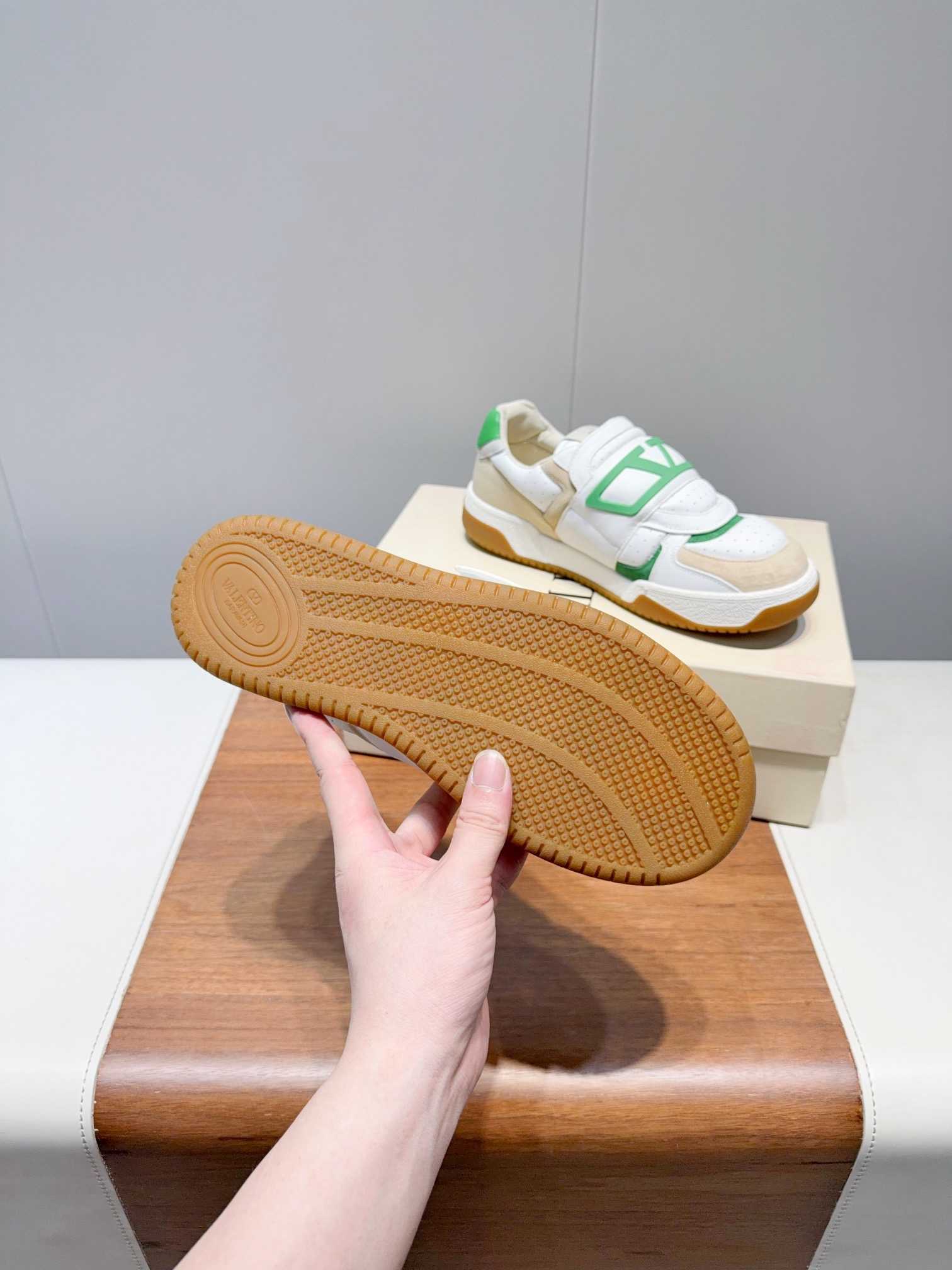 Valentin Certifies Luxury Sneakers for Sale: Top Quality, Elegant Design, Best Value. - 图片 8