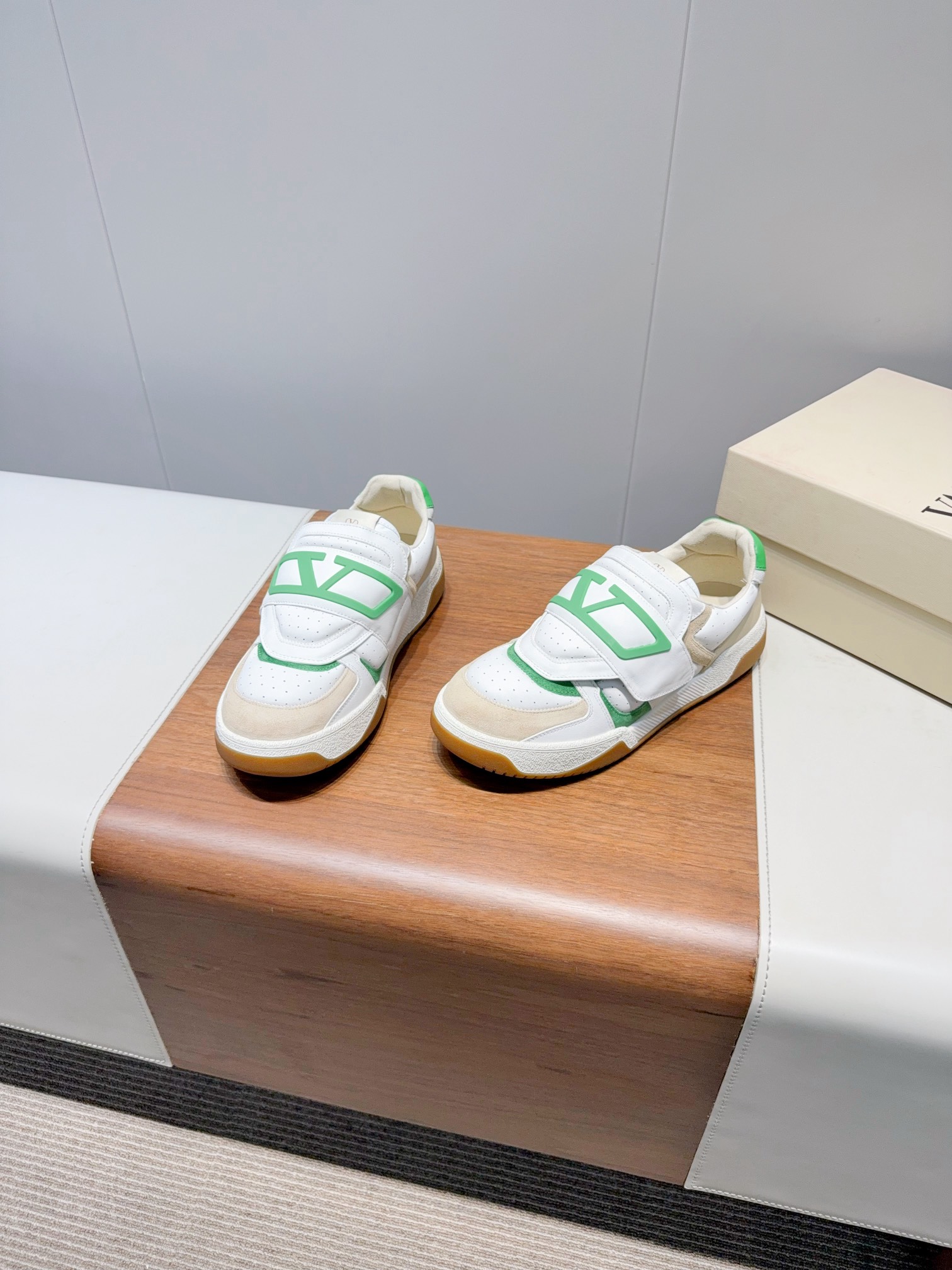 Valentin Certifies Luxury Sneakers for Sale: Top Quality, Elegant Design, Best Value. - 图片 3