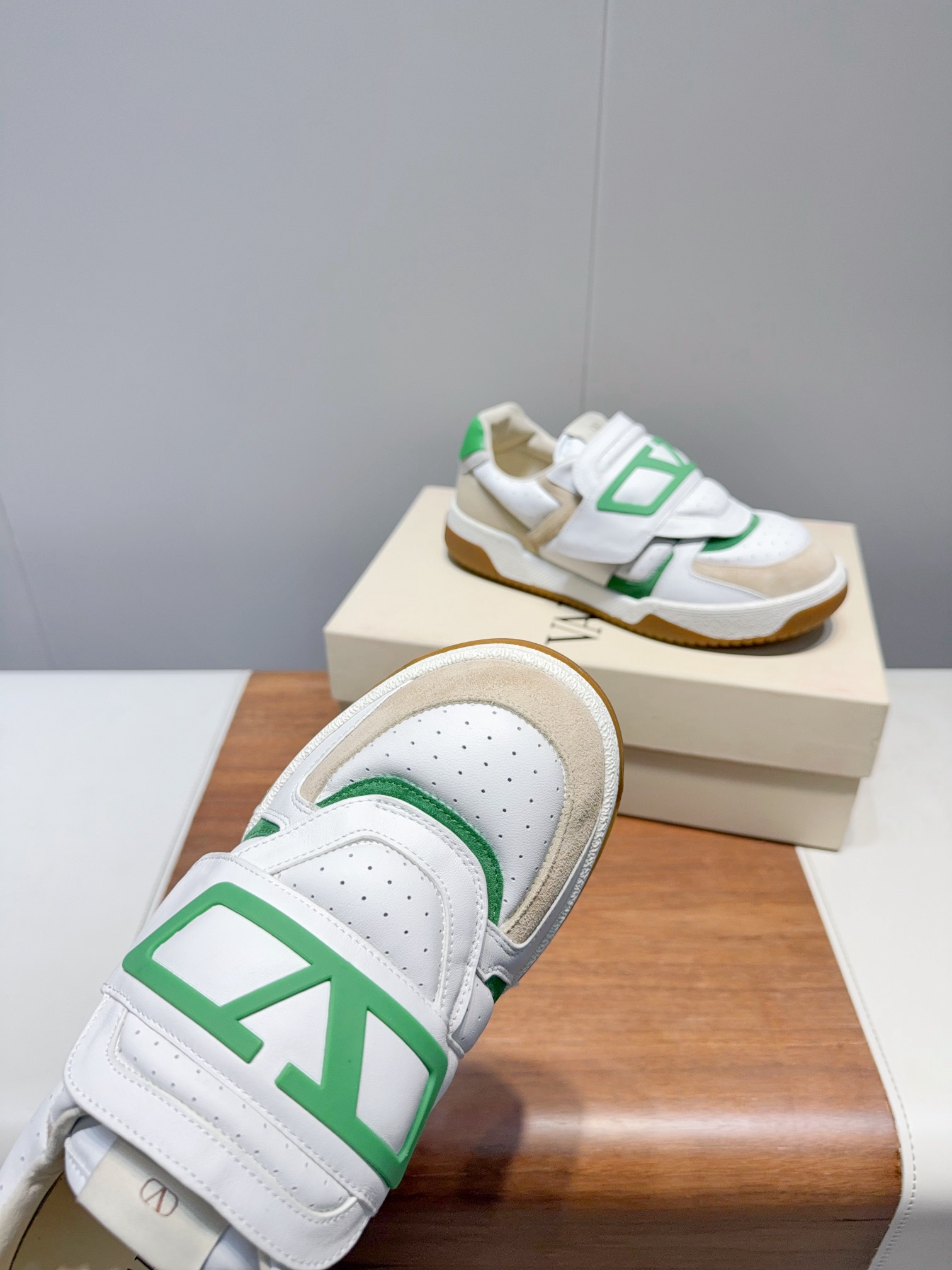 Valentin Certifies Luxury Sneakers for Sale: Top Quality, Elegant Design, Best Value. - 图片 9